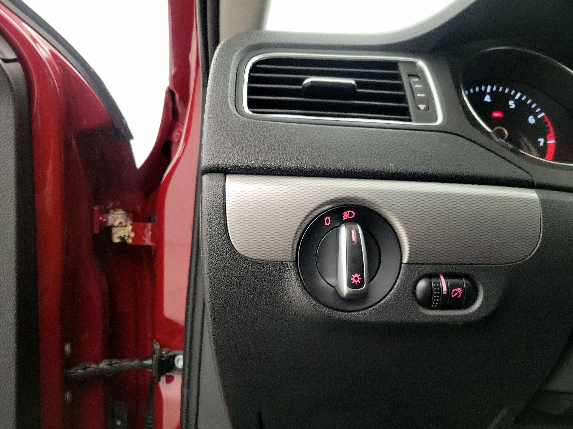 Thumbnail: 2017 Volkswagen Jetta - 13