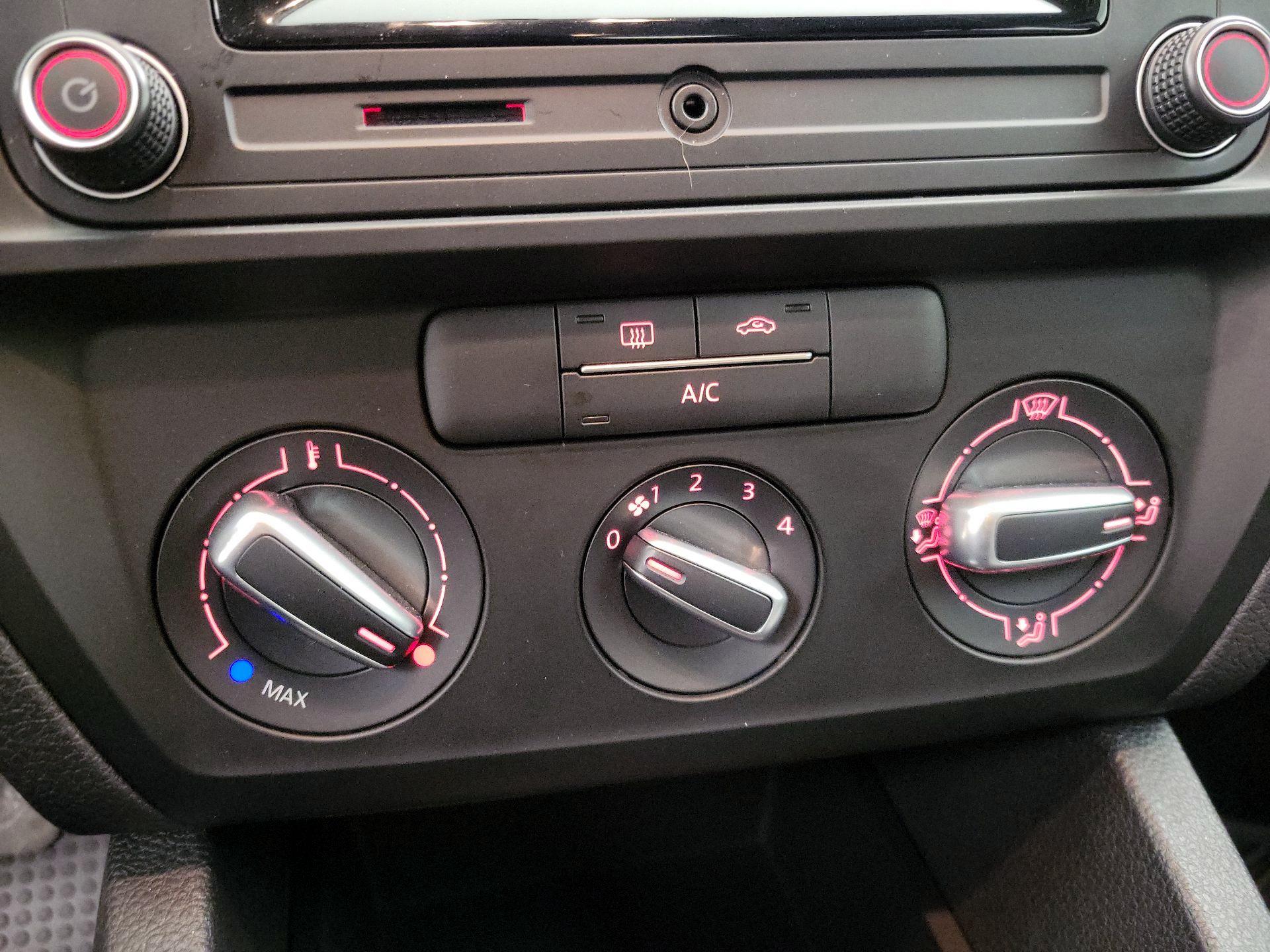 Thumbnail: 2017 Volkswagen Jetta - 16