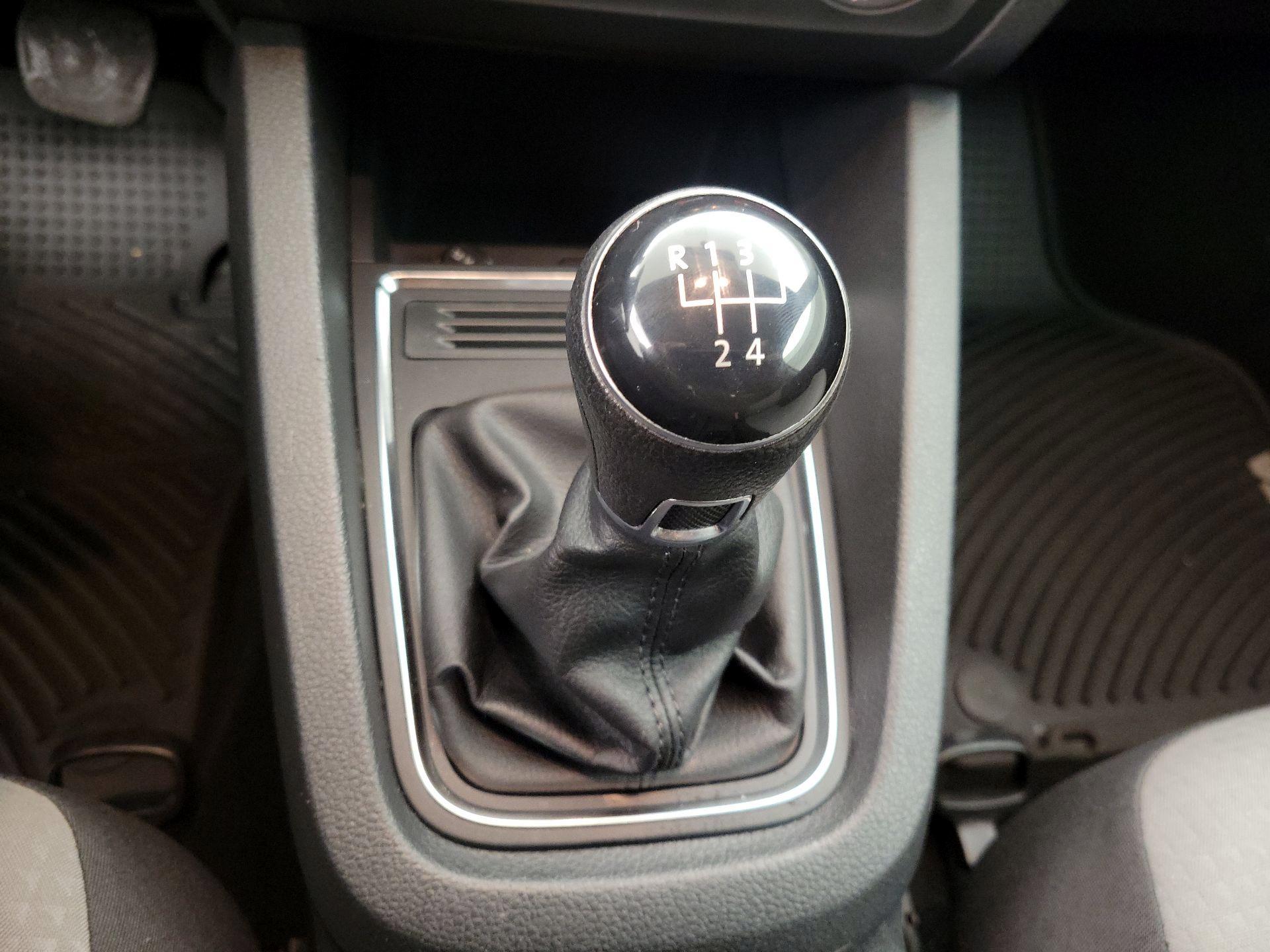 Thumbnail: 2017 Volkswagen Jetta - 17