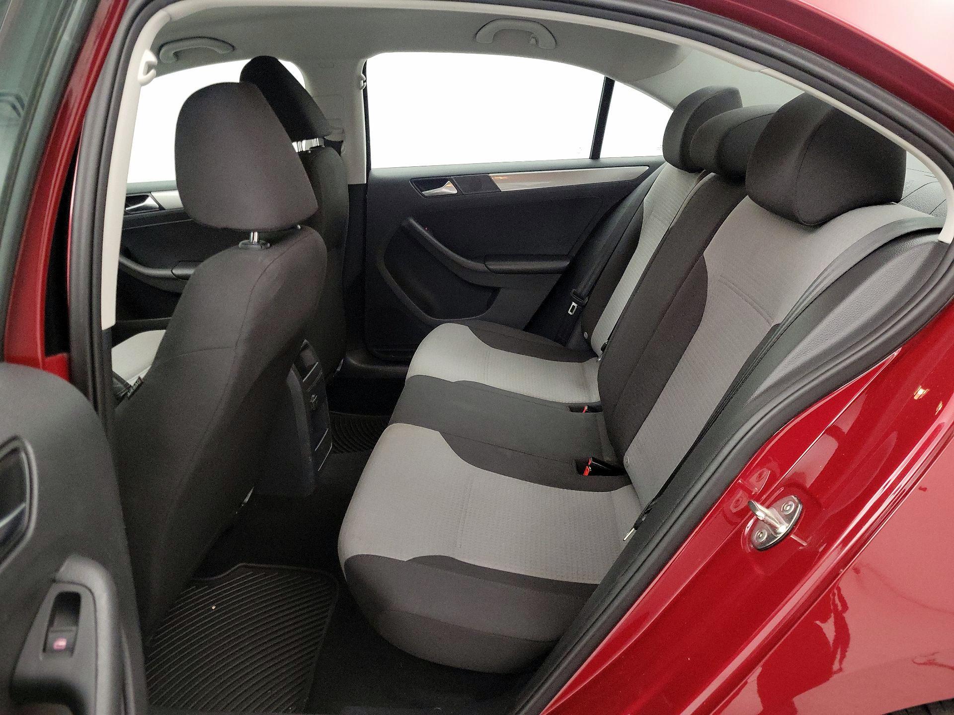 Thumbnail: 2017 Volkswagen Jetta - 18