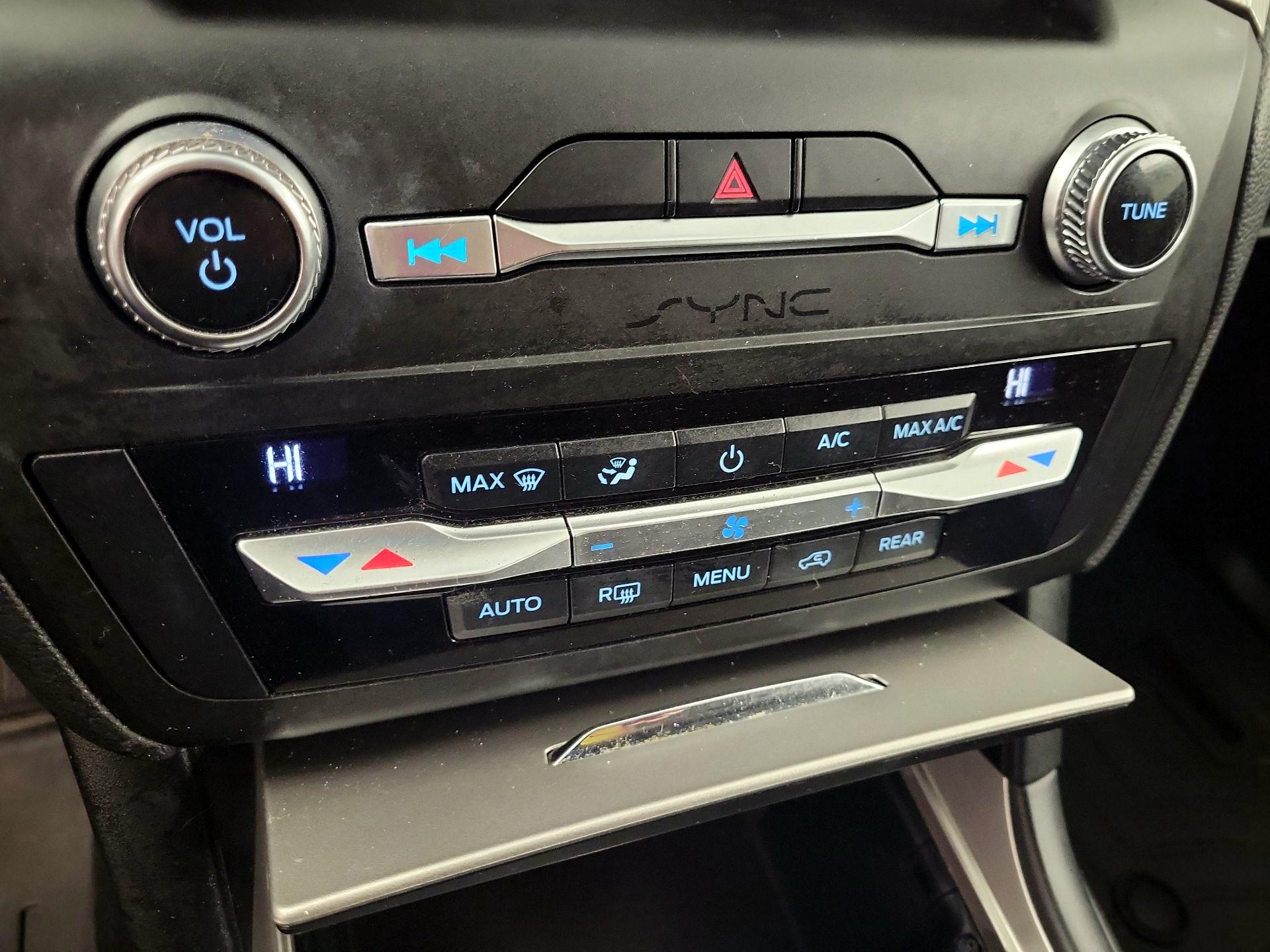 Thumbnail: 2020 Ford Explorer - 14