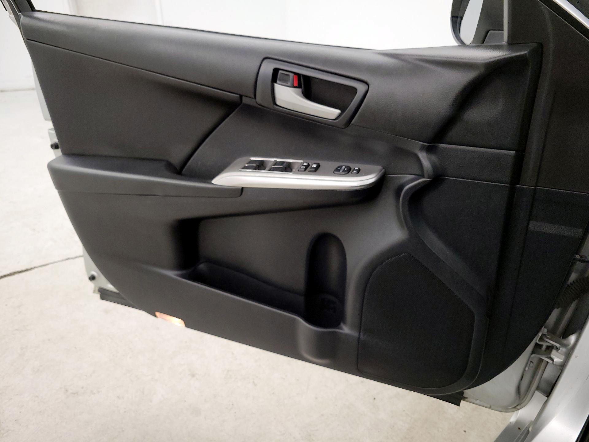 Thumbnail: 2014 Toyota Camry - 12