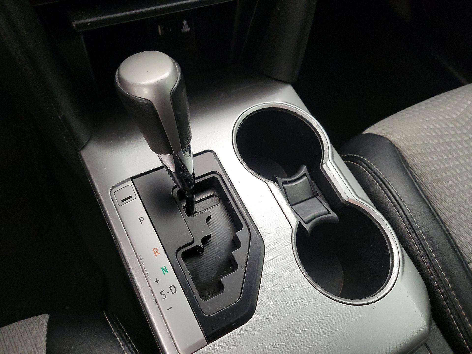 Thumbnail: 2014 Toyota Camry - 16