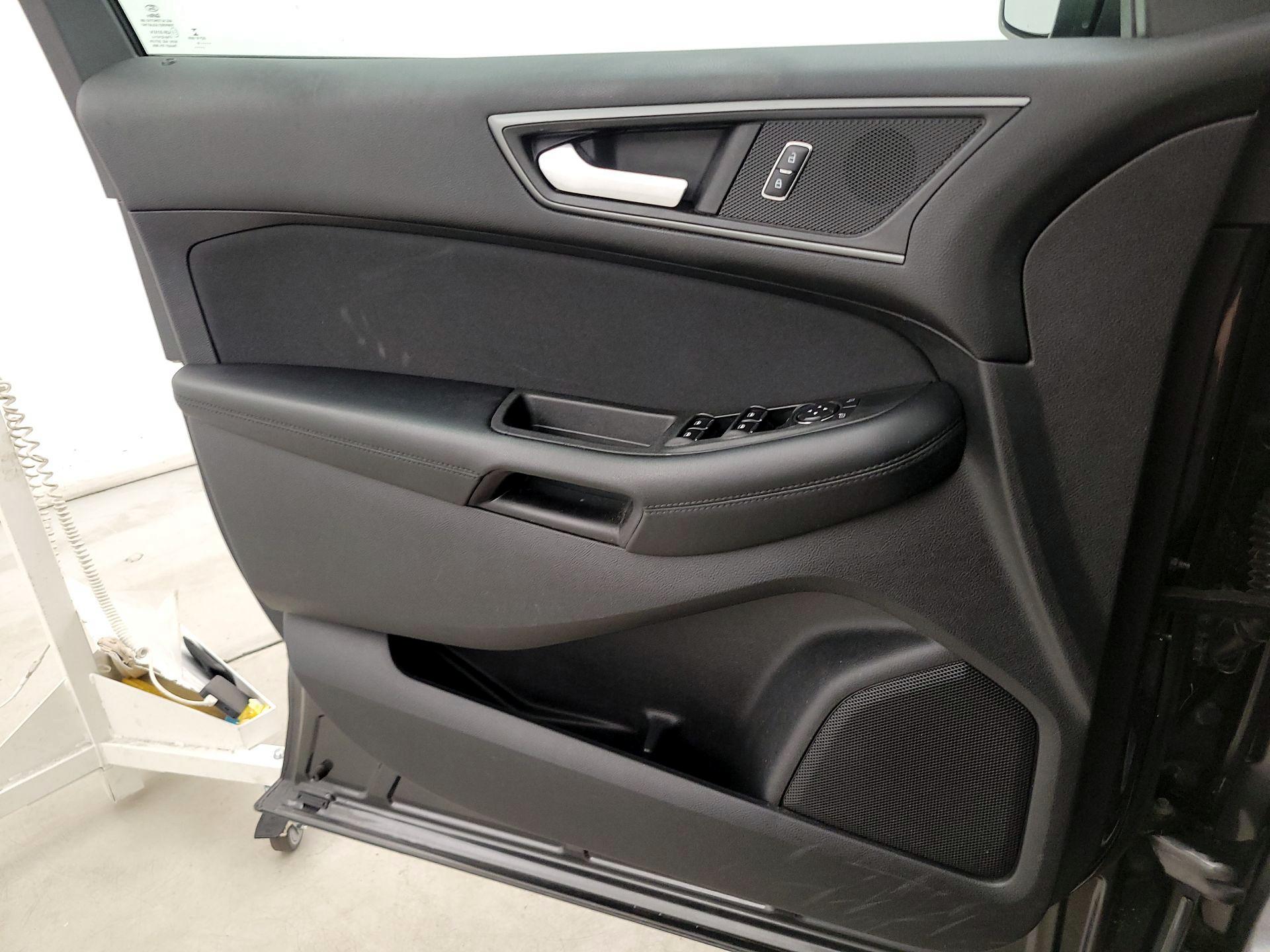 Thumbnail: 2016 Ford Edge - 12