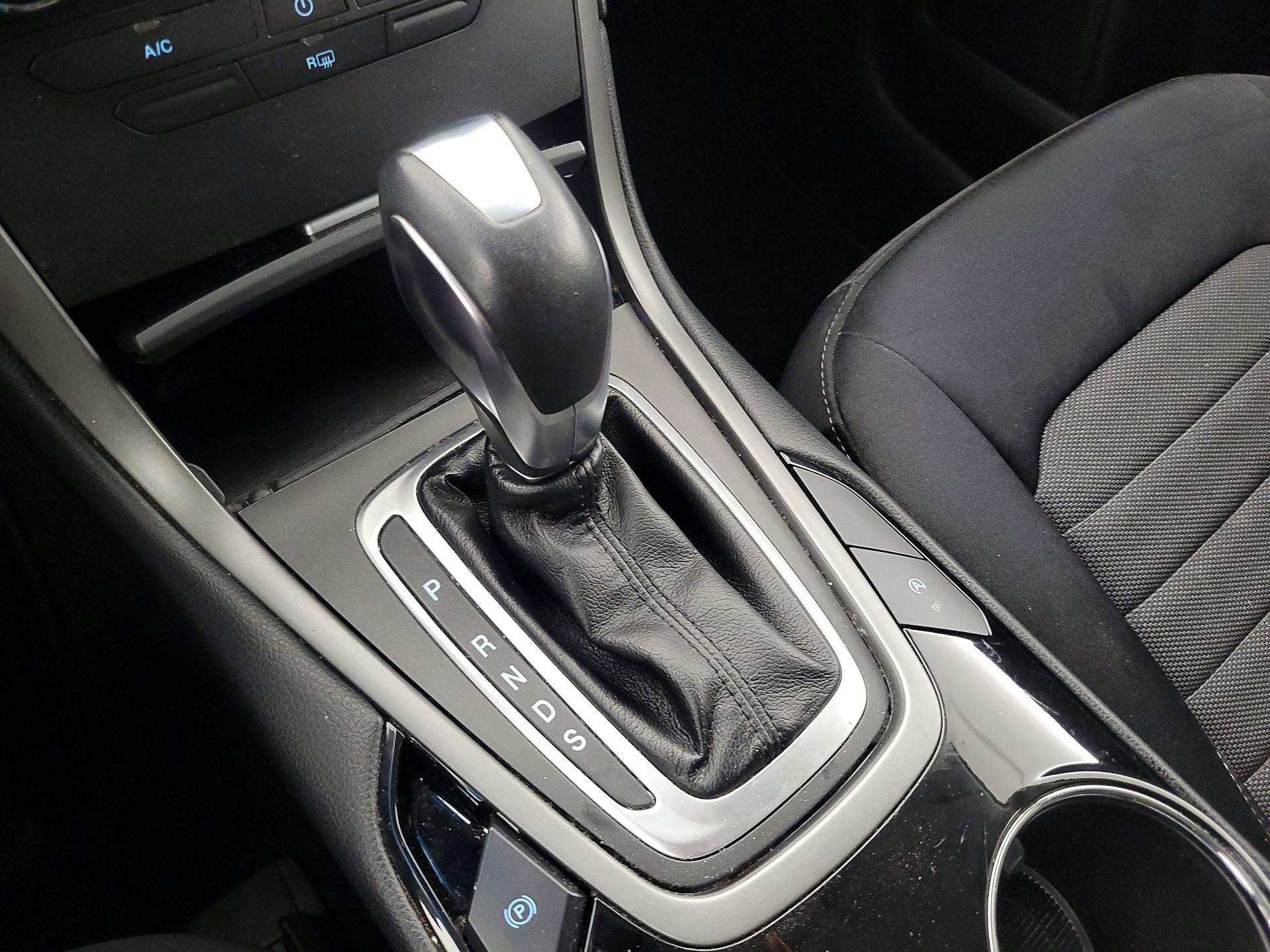 Thumbnail: 2016 Ford Edge - 17