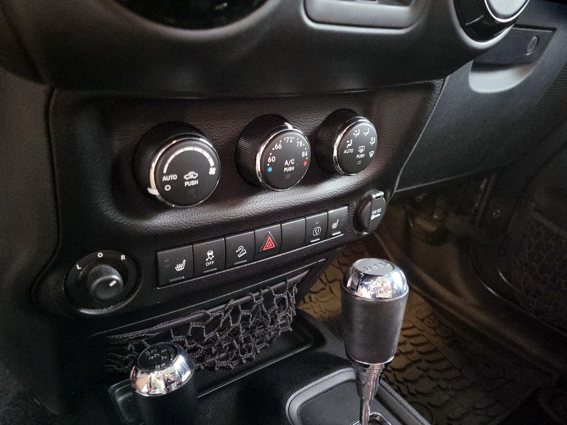 Thumbnail: 2016 Jeep Wrangler - 15