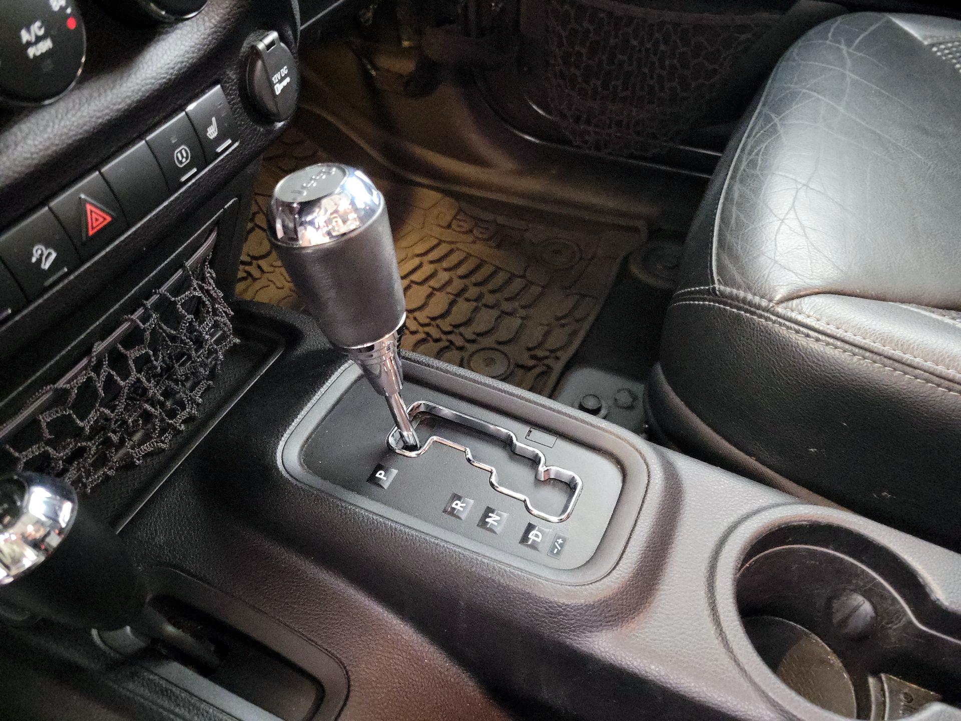 Thumbnail: 2016 Jeep Wrangler - 16