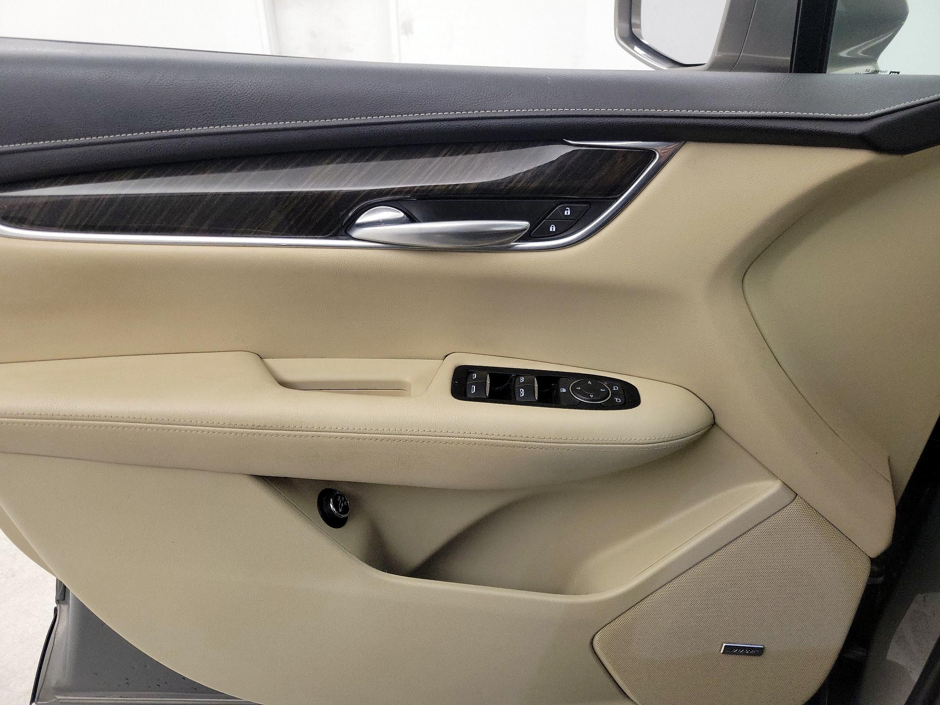 Thumbnail: 2018 Cadillac XT5 - 12