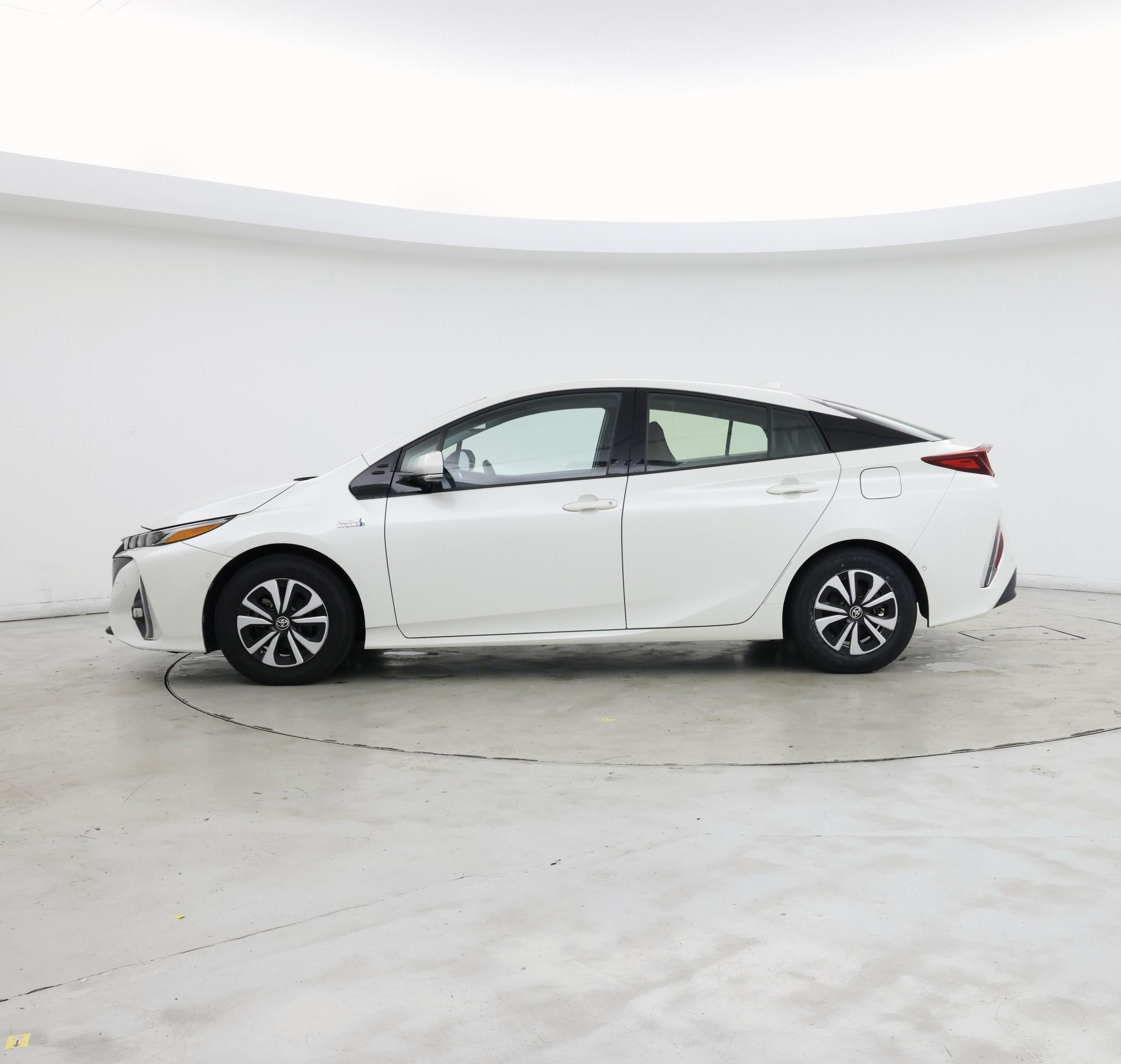 Thumbnail: 2017 Toyota Prius Prime - 3