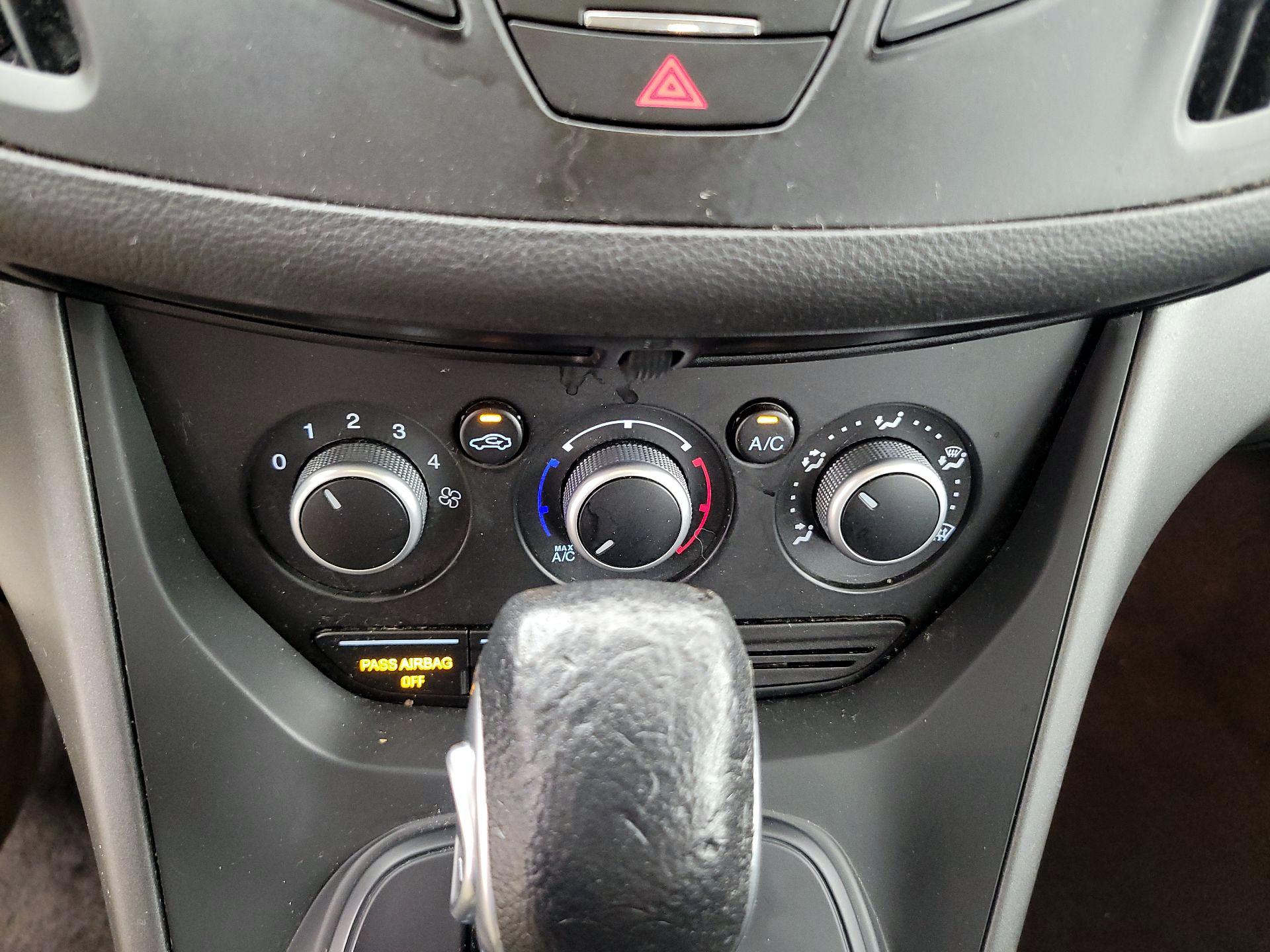 Thumbnail: 2015 Ford Escape - 16