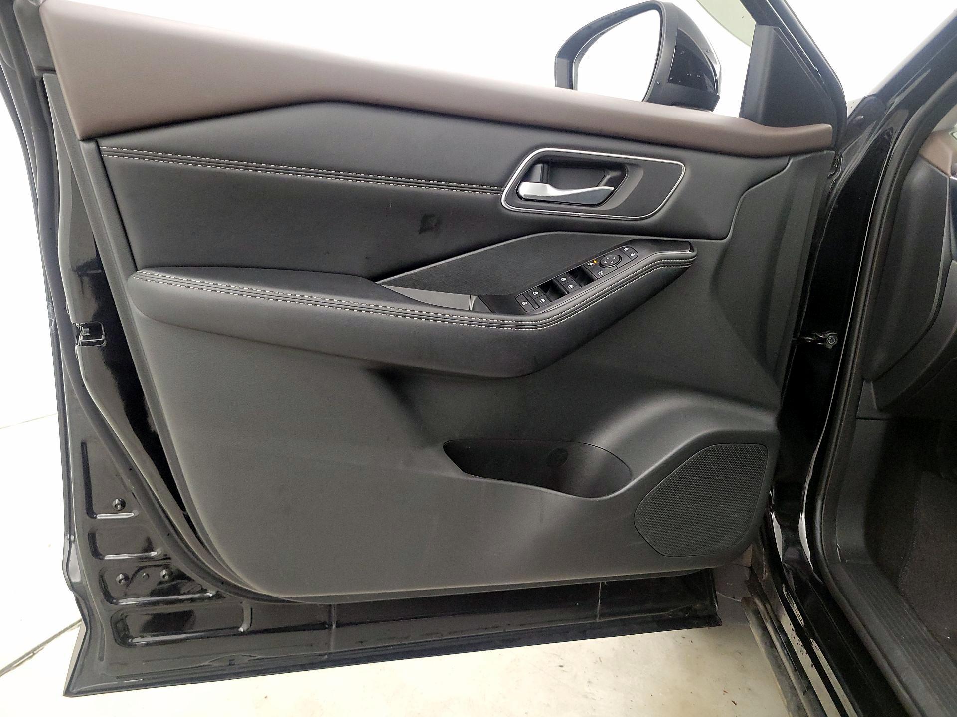 Thumbnail: 2021 Nissan Rogue - 12