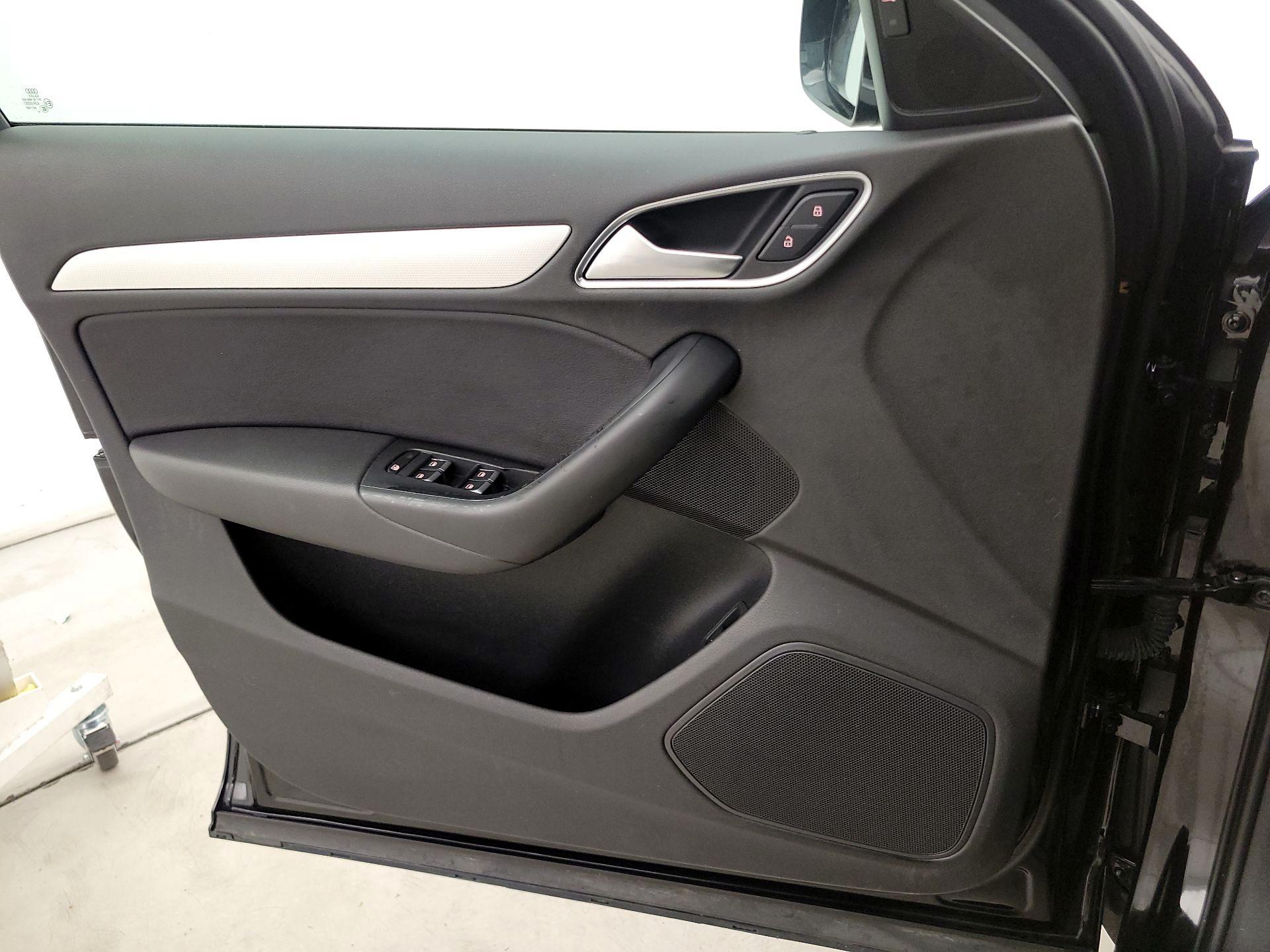 Thumbnail: 2015 Audi Q3 - 12