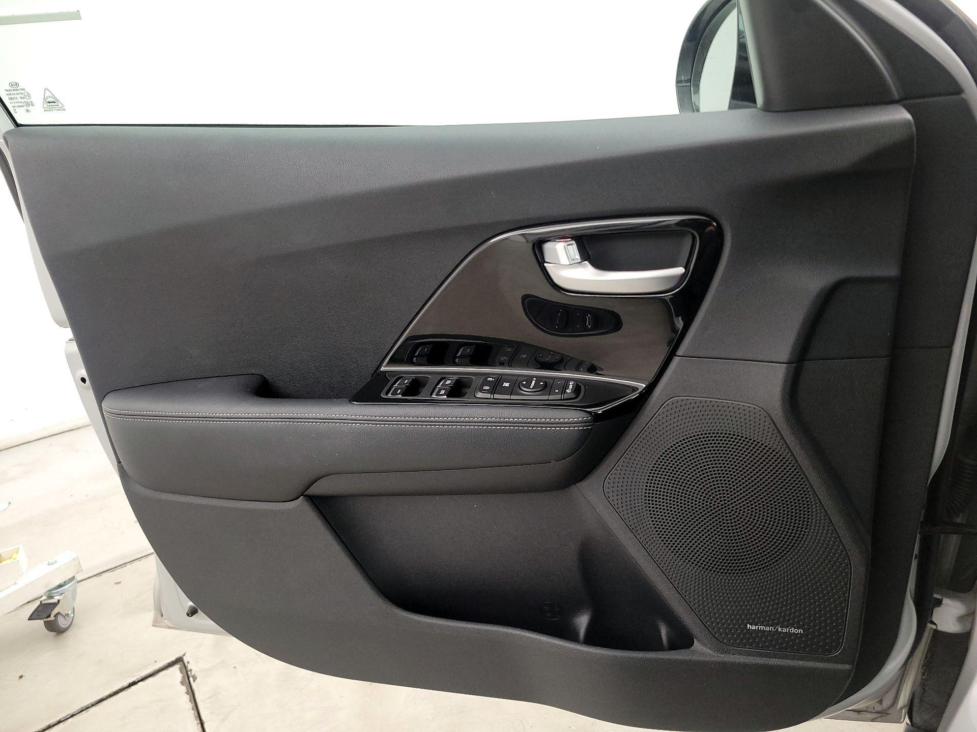 Thumbnail: 2021 Kia Niro - 12