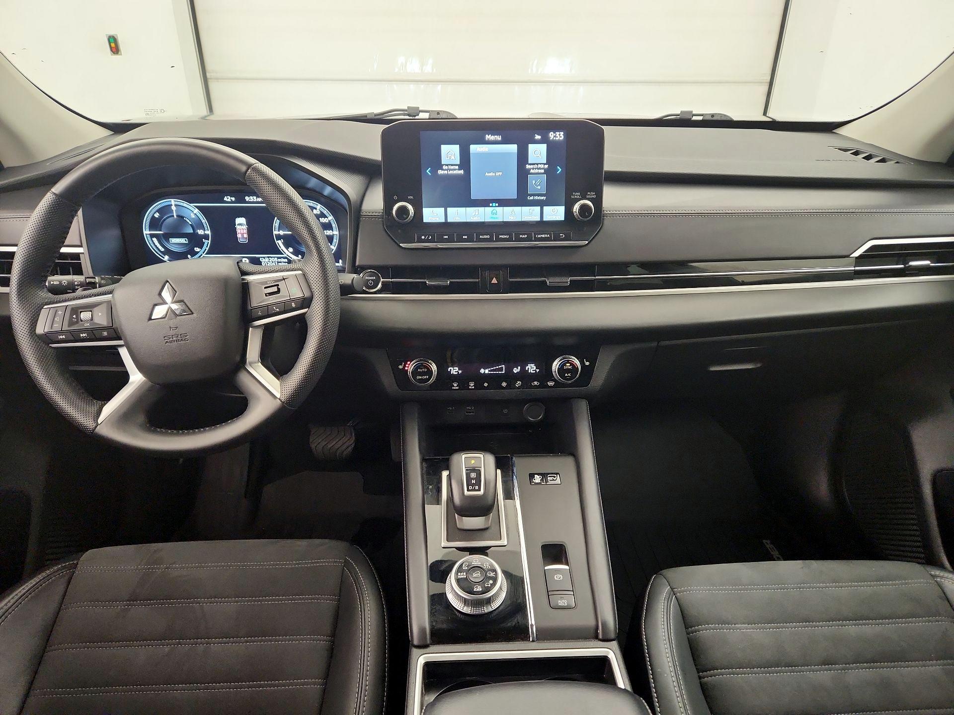 Thumbnail: 2023 Mitsubishi Outlander - 9