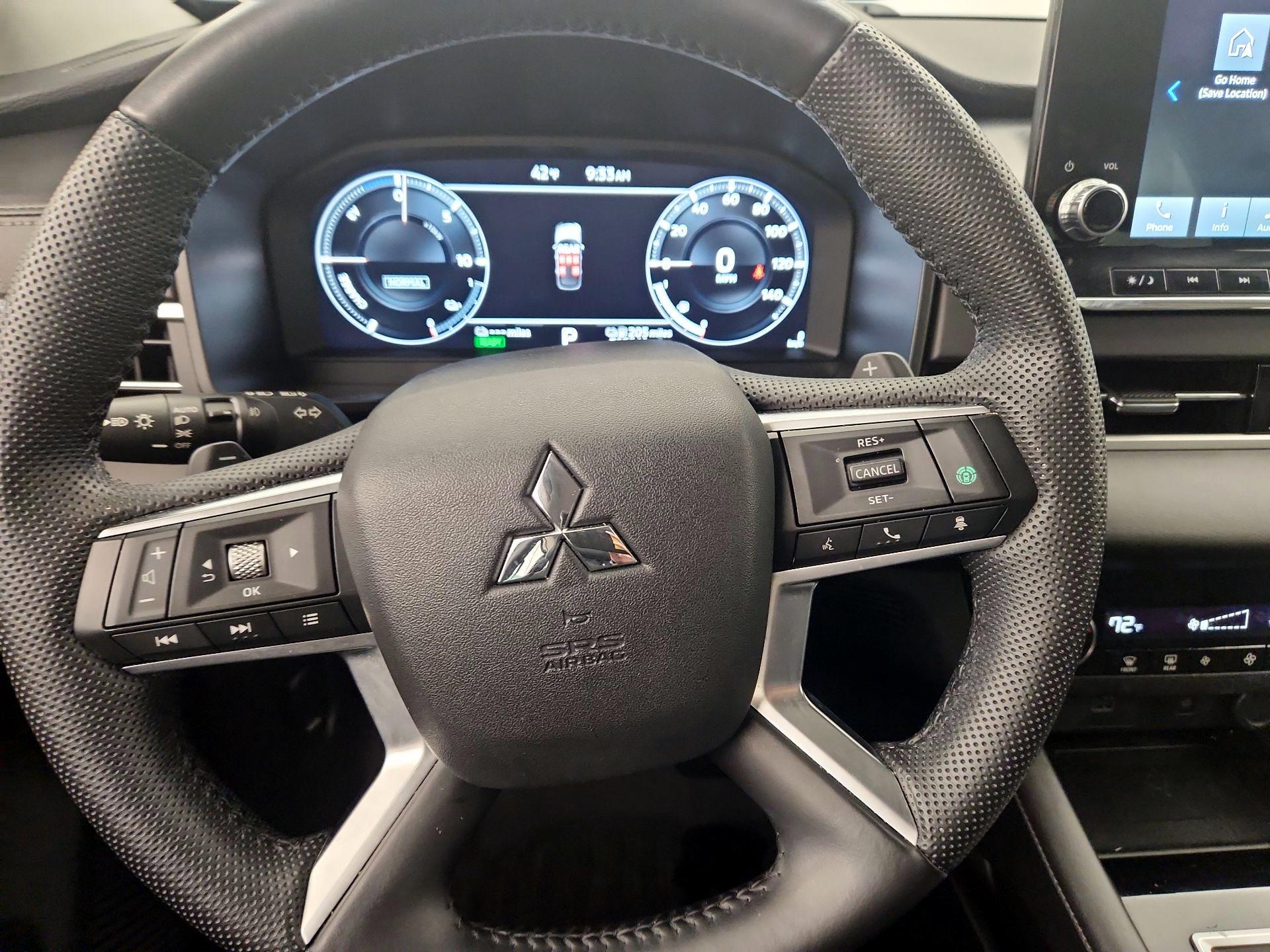 Thumbnail: 2023 Mitsubishi Outlander - 10