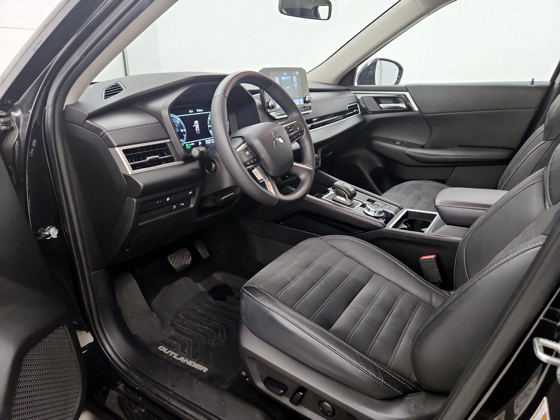 Thumbnail: 2023 Mitsubishi Outlander - 11