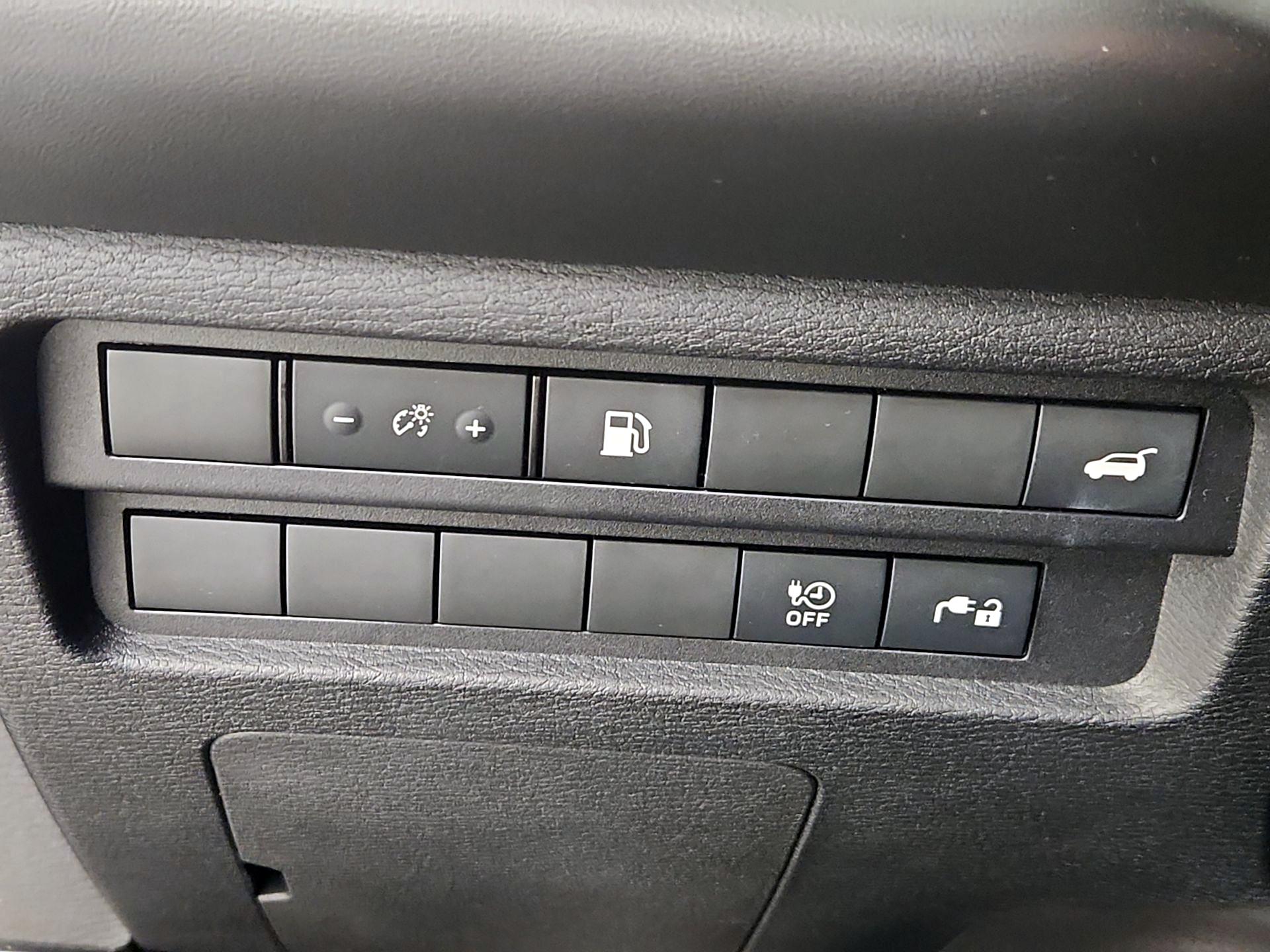 Thumbnail: 2023 Mitsubishi Outlander - 13