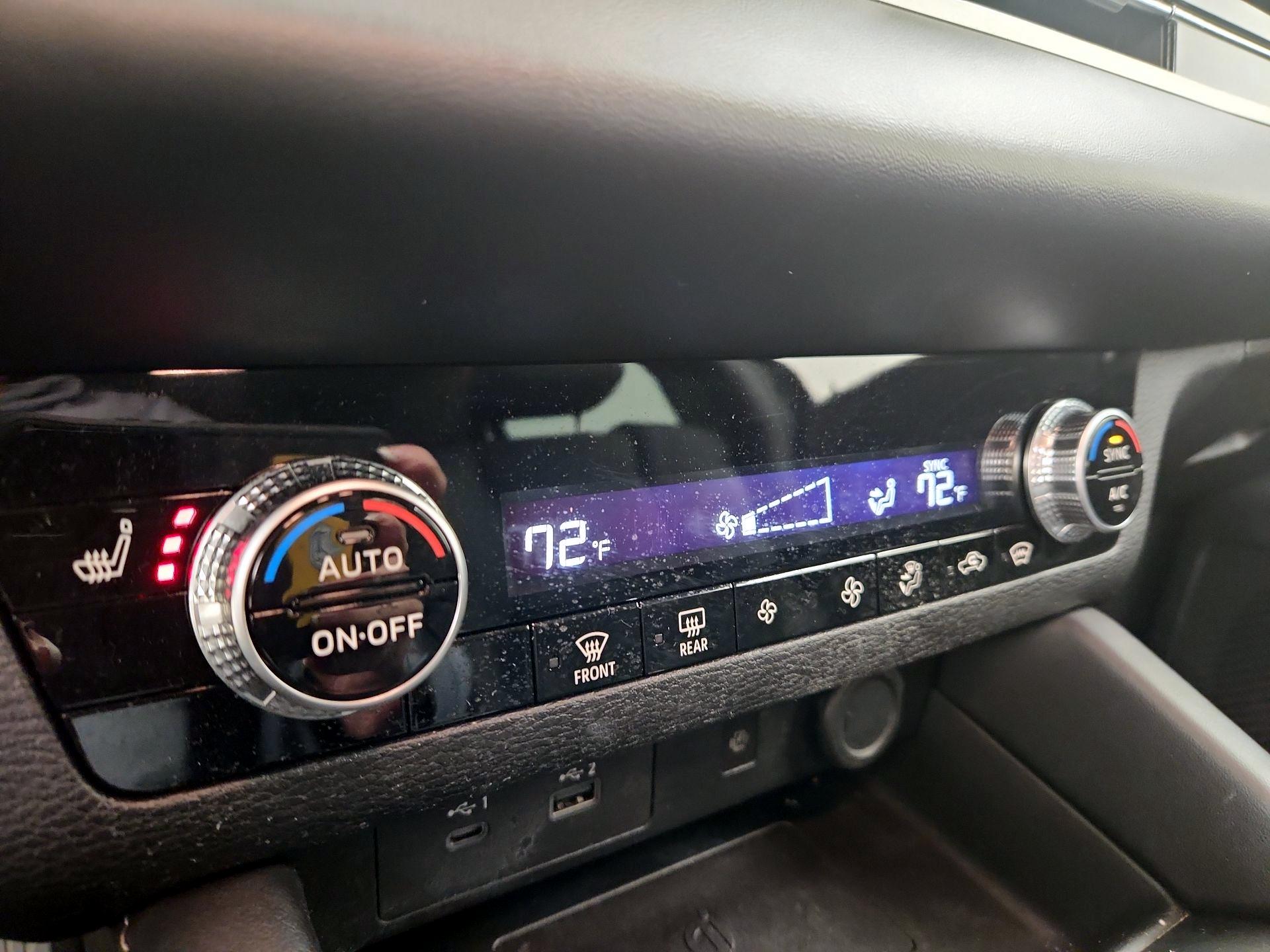 Thumbnail: 2023 Mitsubishi Outlander - 17