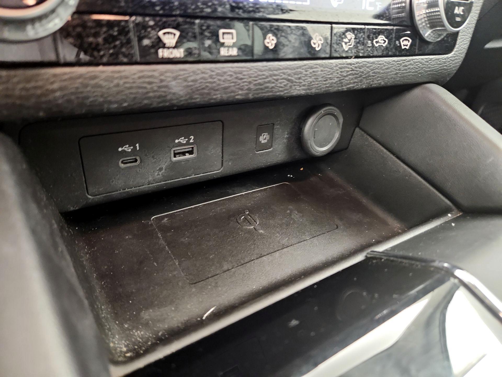 Thumbnail: 2023 Mitsubishi Outlander - 19