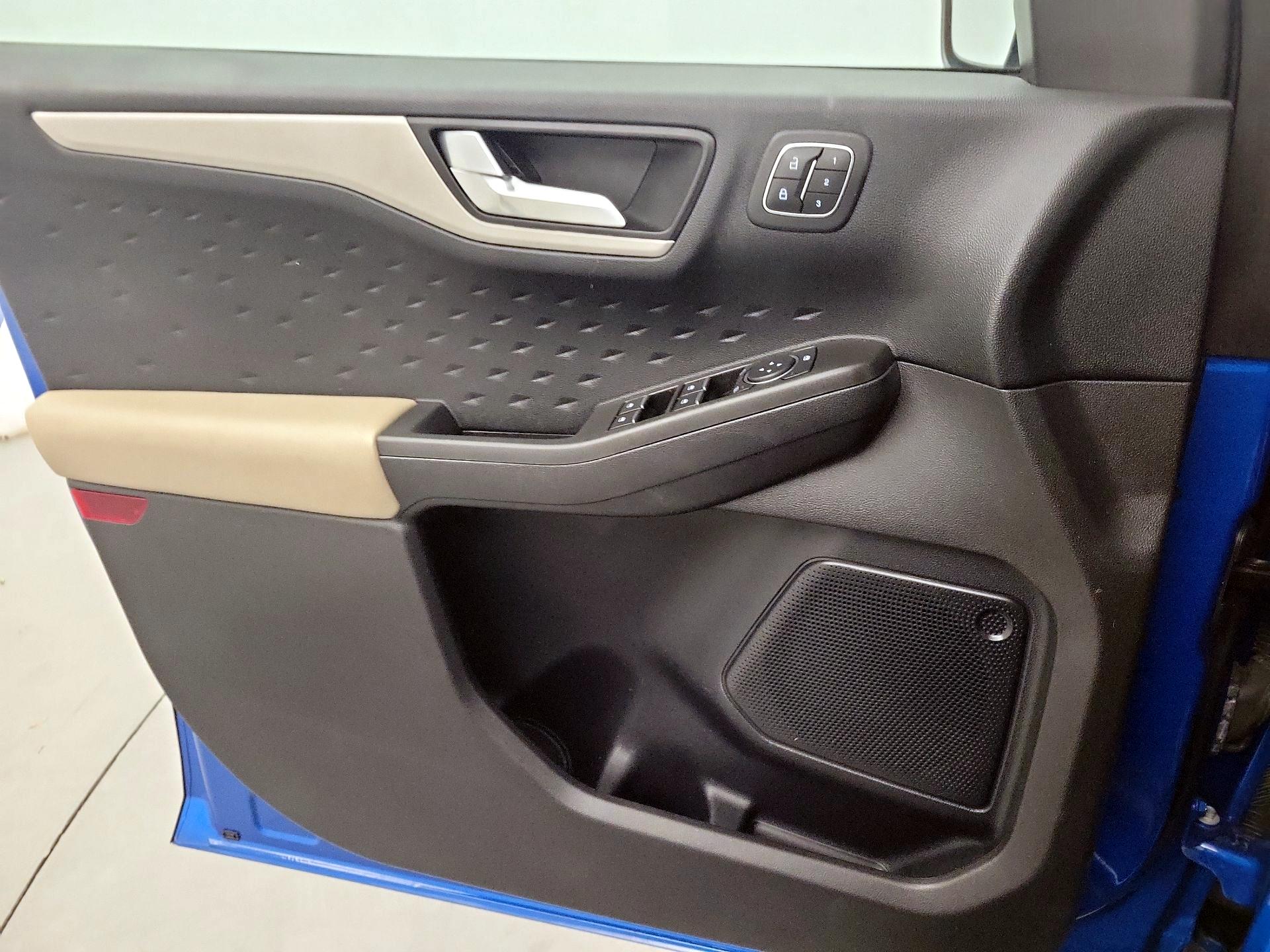 Thumbnail: 2020 Ford Escape - 10