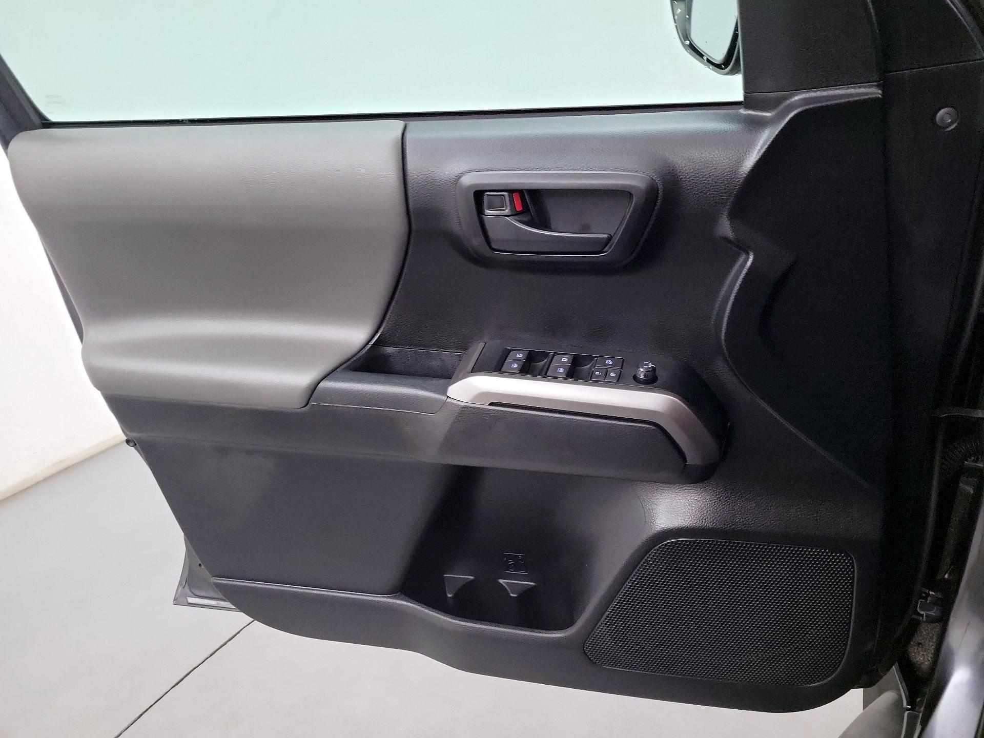 Thumbnail: 2022 Toyota Tacoma - 10