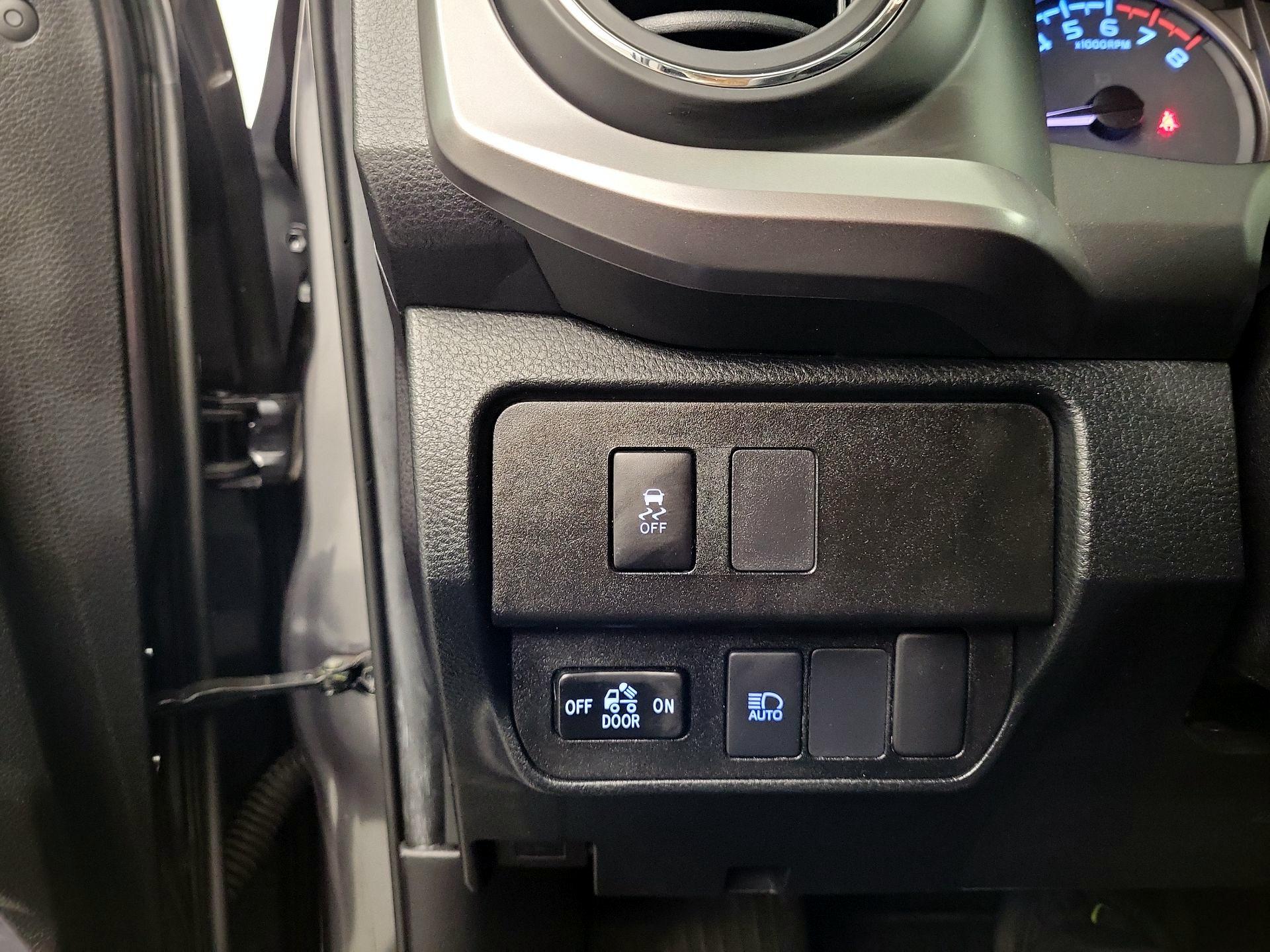 Thumbnail: 2022 Toyota Tacoma - 11