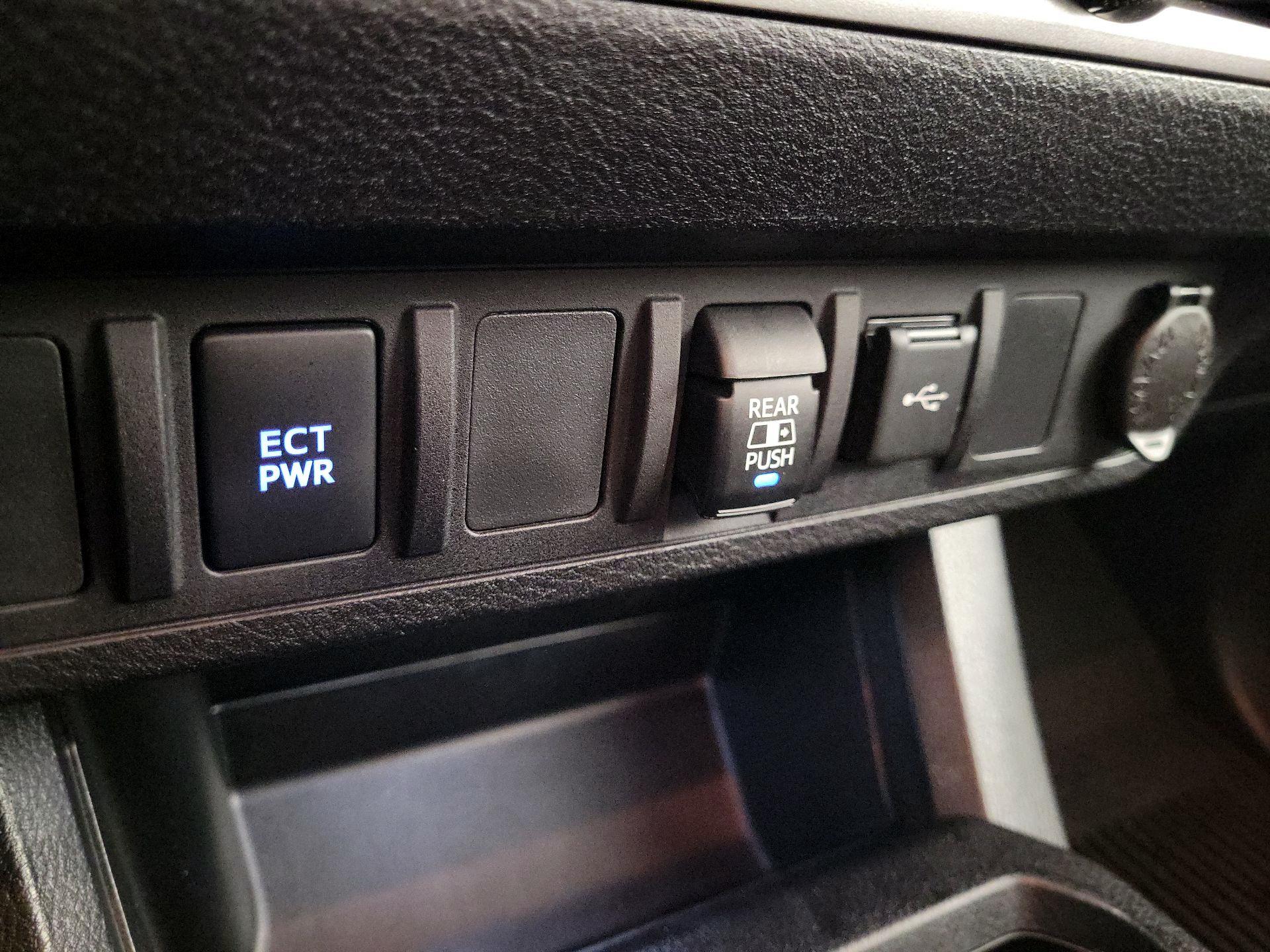 Thumbnail: 2022 Toyota Tacoma - 16