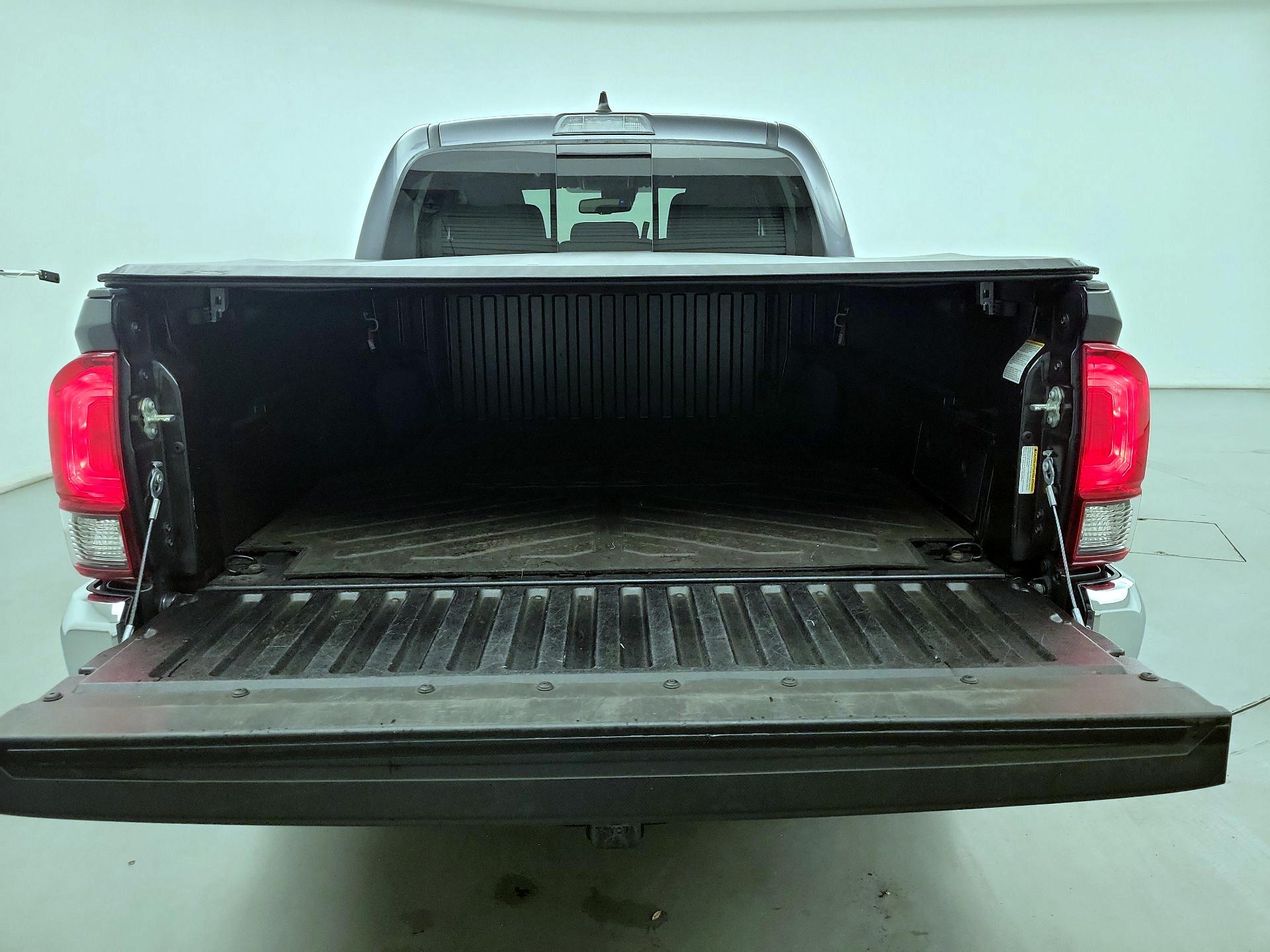 Thumbnail: 2022 Toyota Tacoma - 18