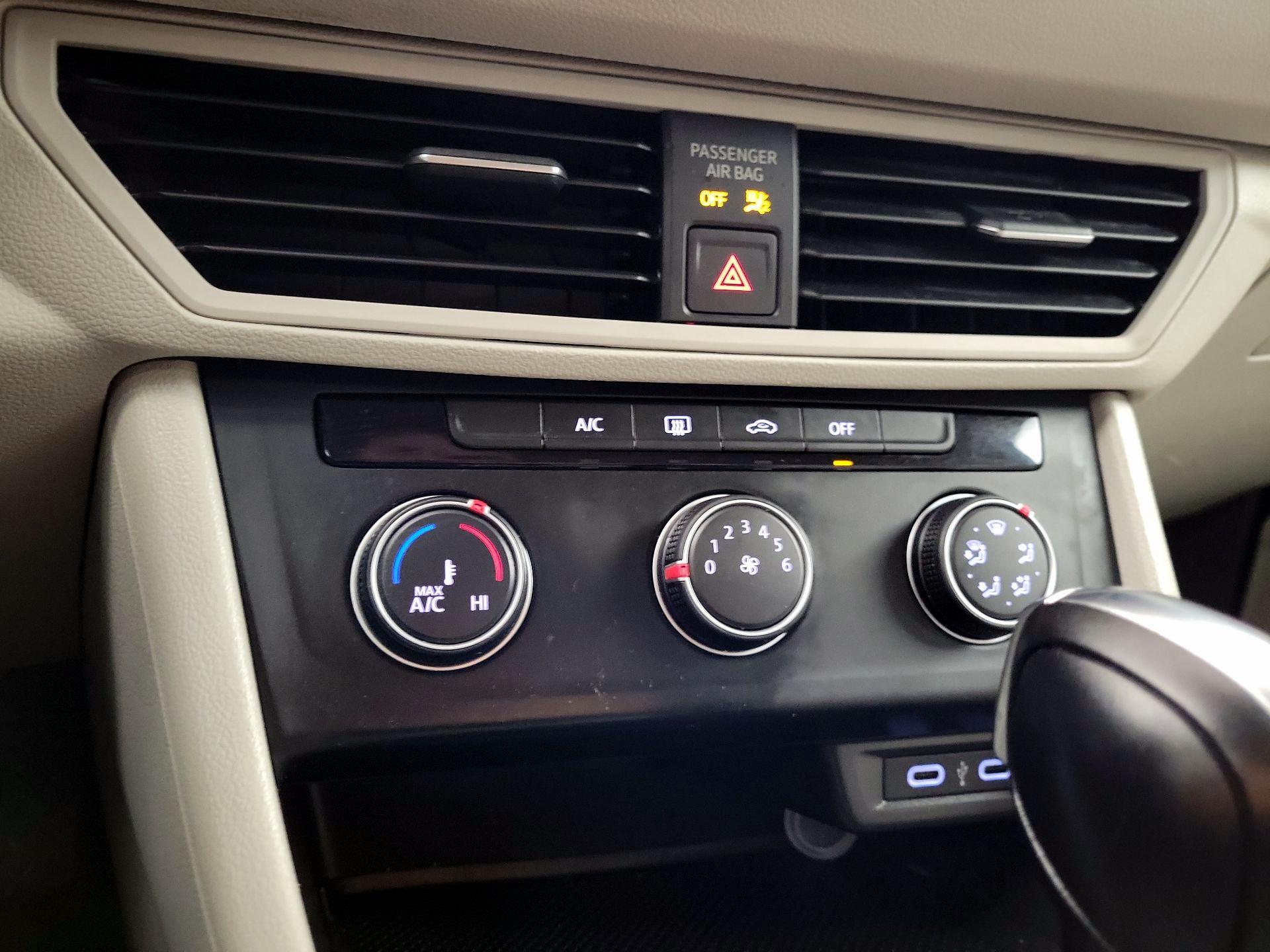 Thumbnail: 2020 Volkswagen Jetta - 14