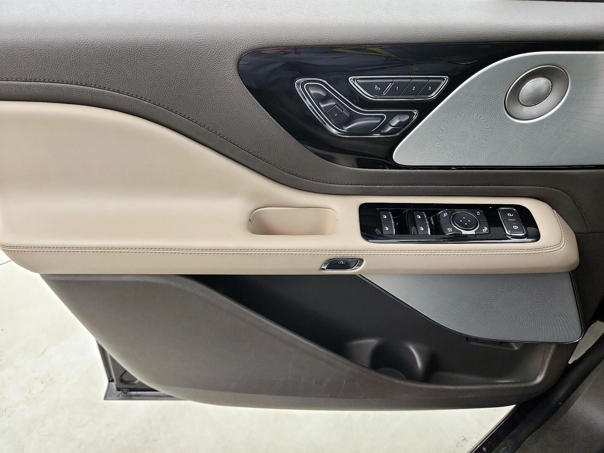 Thumbnail: 2021 Lincoln Aviator - 12