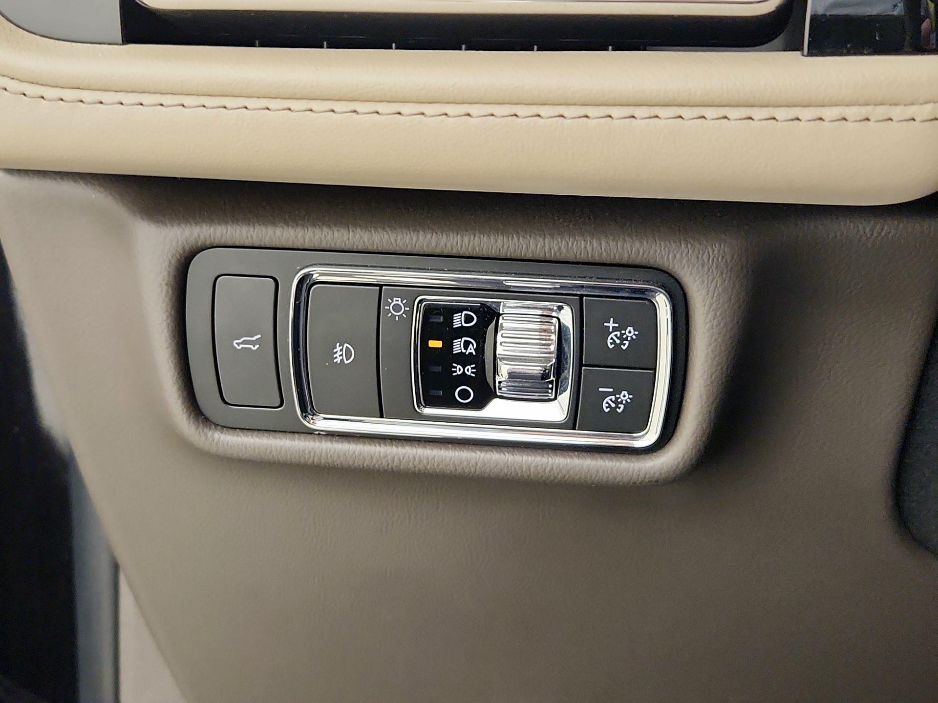 Thumbnail: 2021 Lincoln Aviator - 13