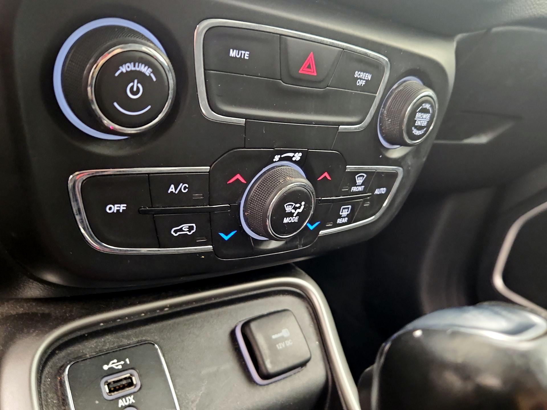 Thumbnail: 2021 Jeep Compass - 16