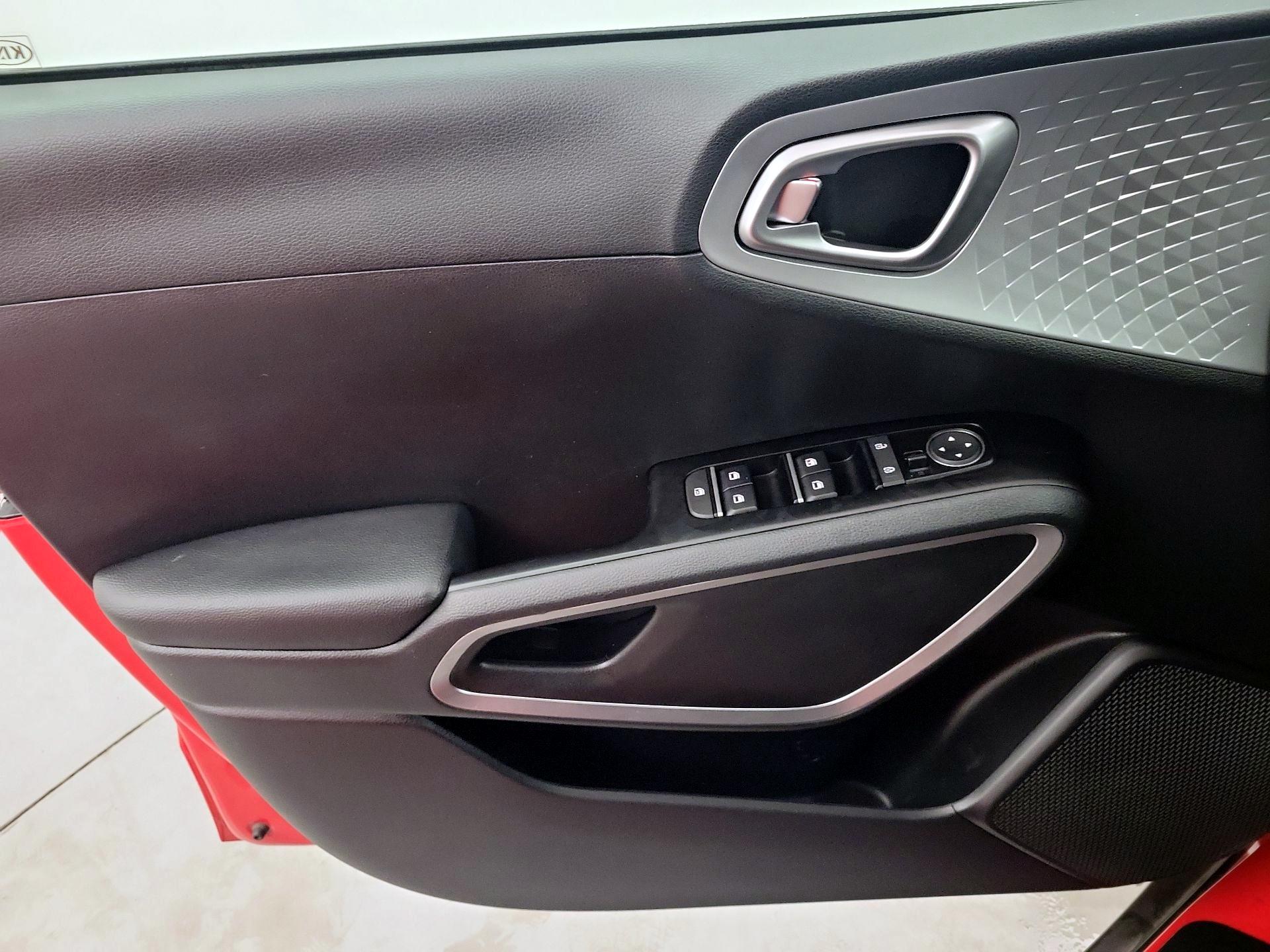 Thumbnail: 2022 Kia Soul - 10