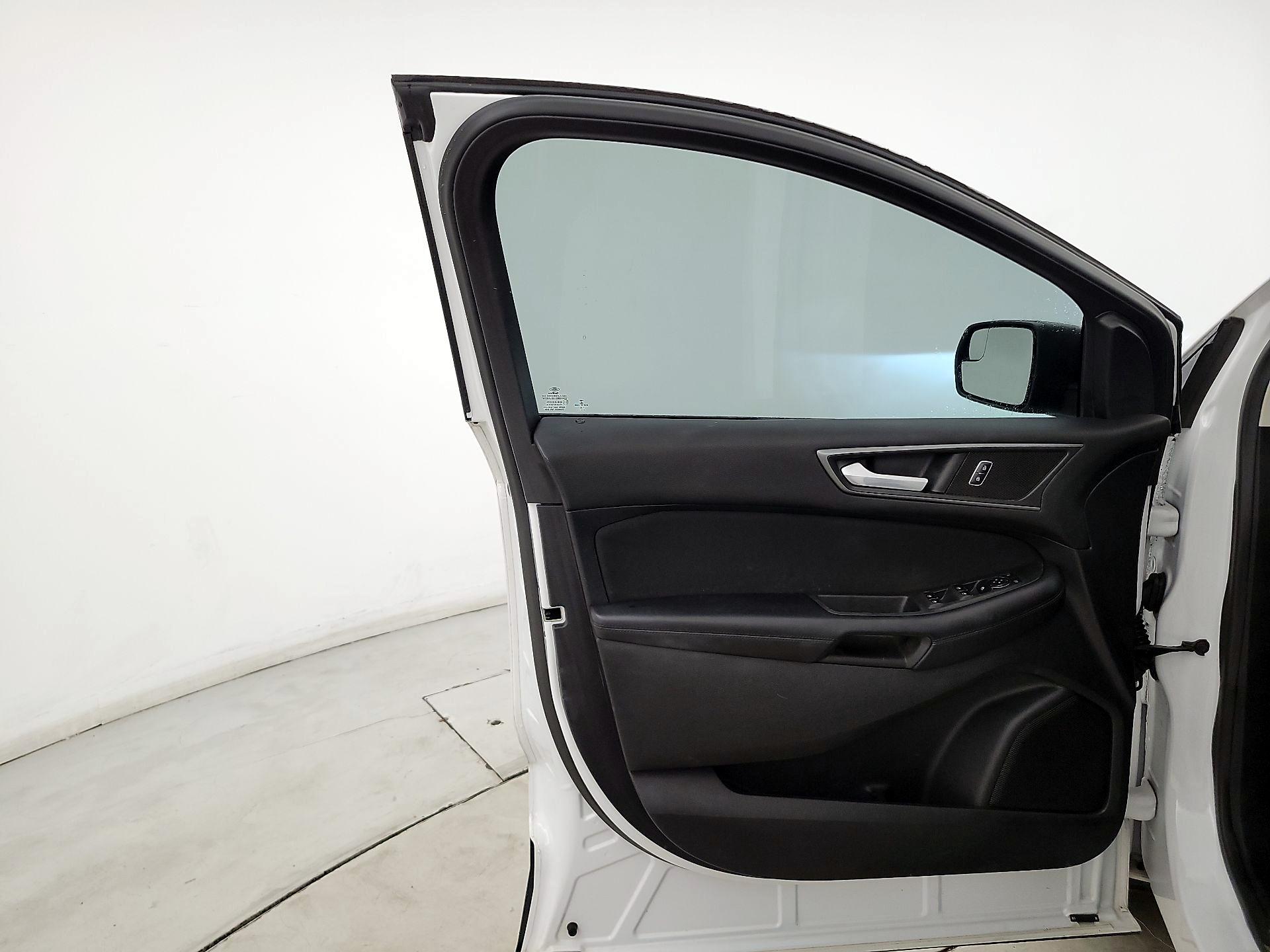 Thumbnail: 2016 Ford Edge - 12