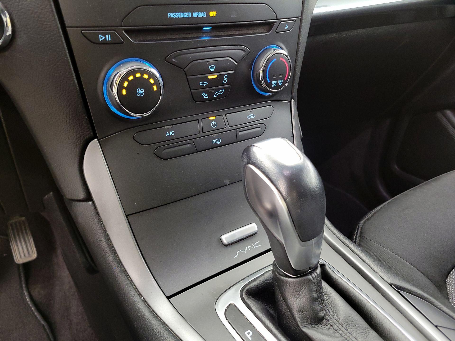 Thumbnail: 2016 Ford Edge - 16