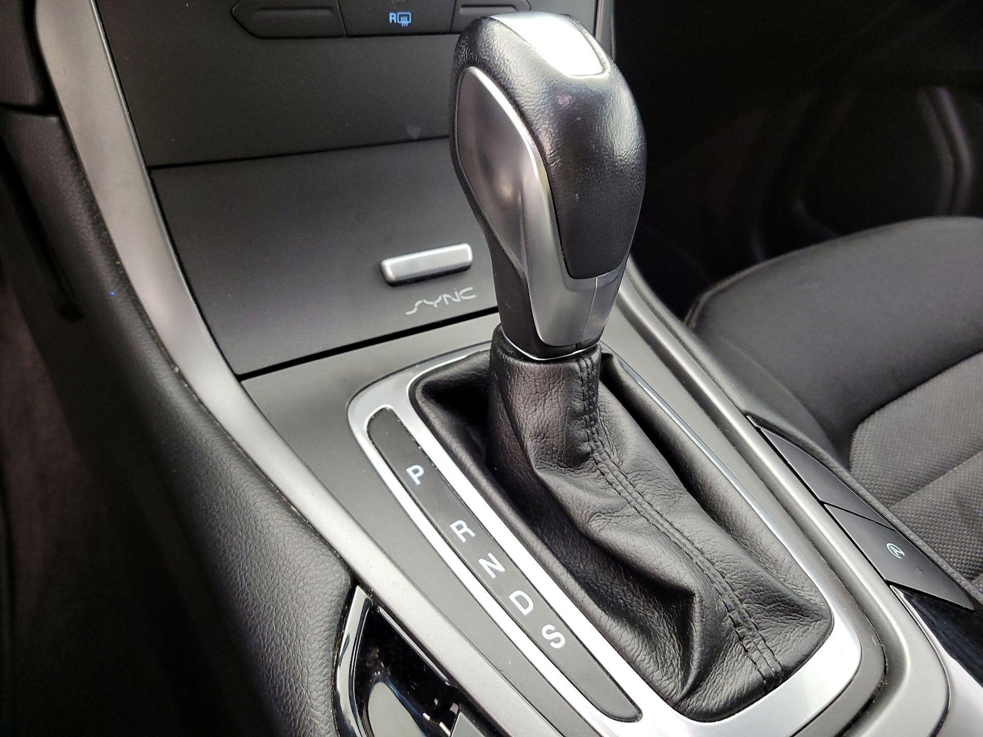 Thumbnail: 2016 Ford Edge - 17