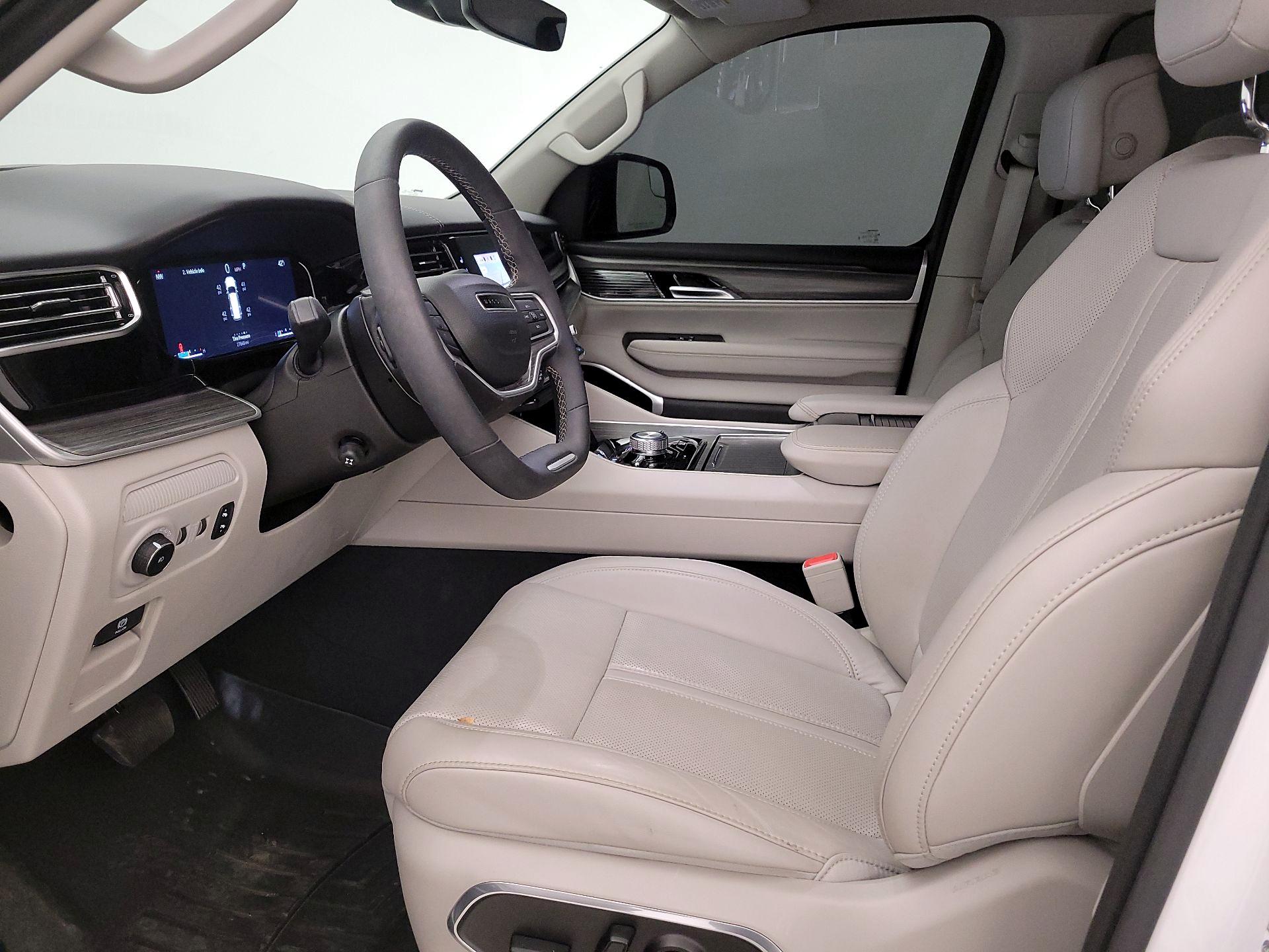 Thumbnail: 2023 Jeep Wagoneer - 11