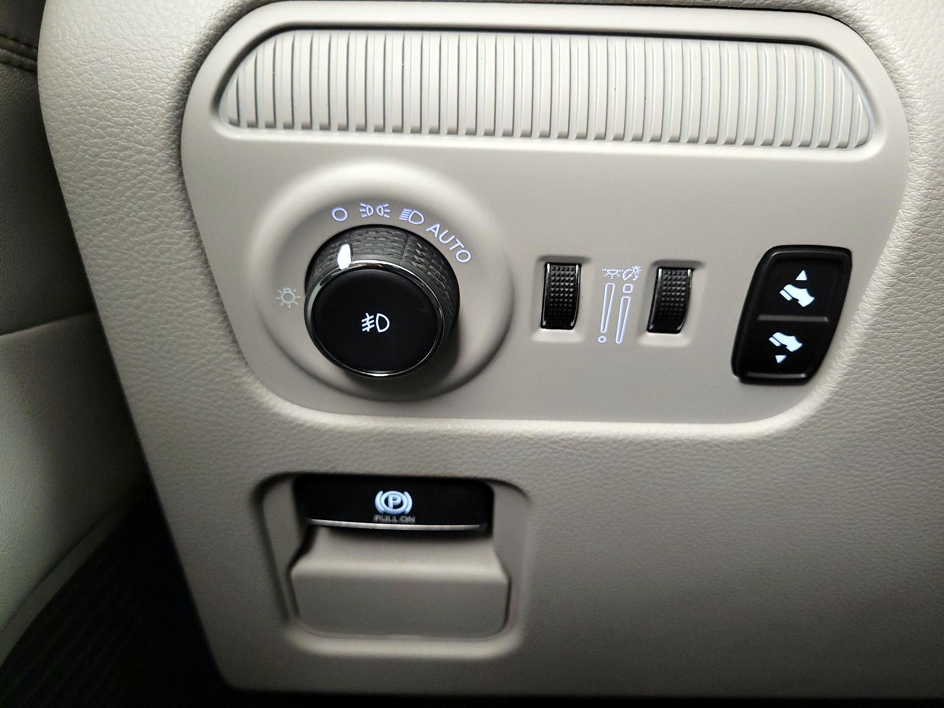 Thumbnail: 2023 Jeep Wagoneer - 13