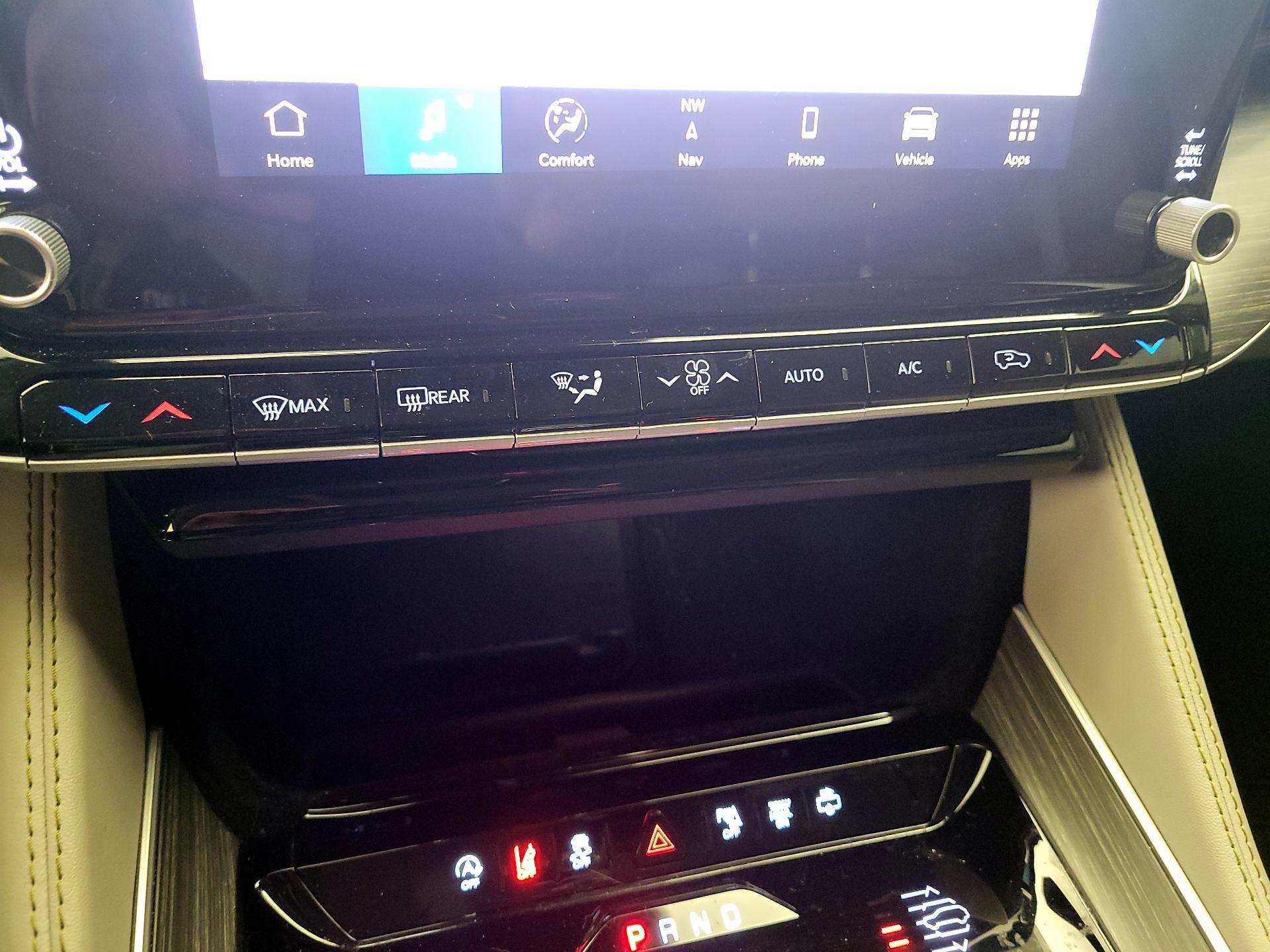 Thumbnail: 2023 Jeep Wagoneer - 17