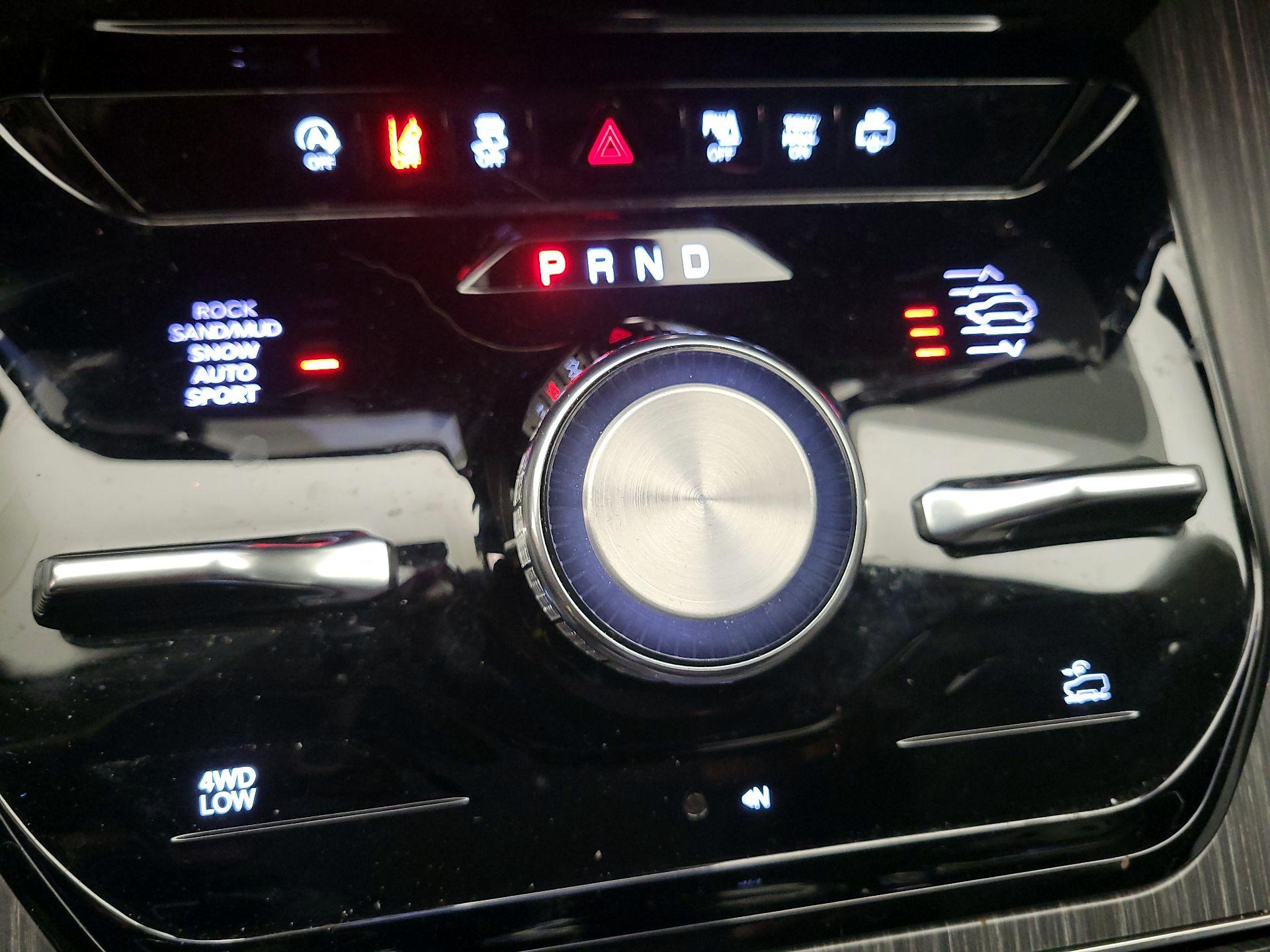 Thumbnail: 2023 Jeep Wagoneer - 18