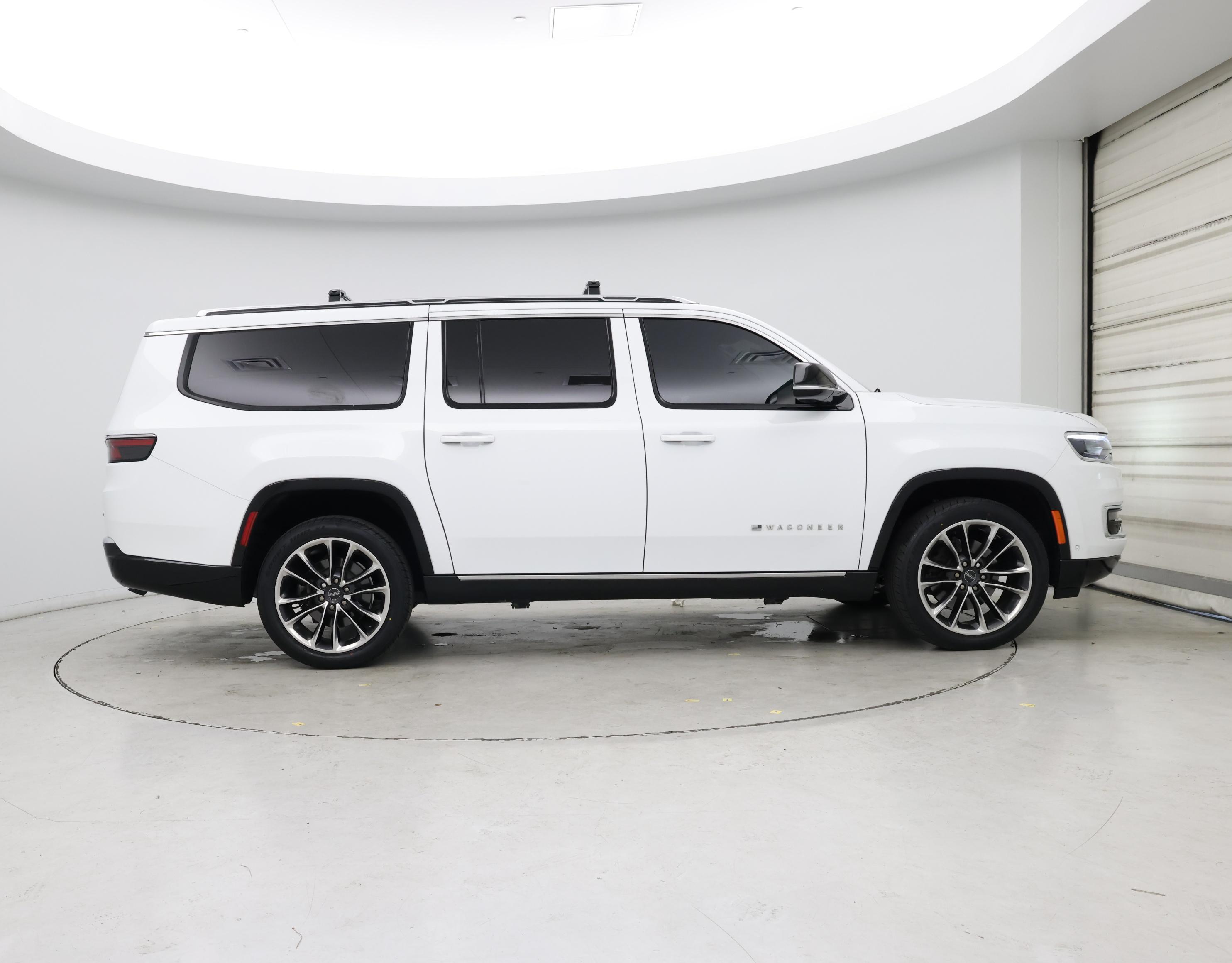 Thumbnail: 2023 Jeep Wagoneer - 7