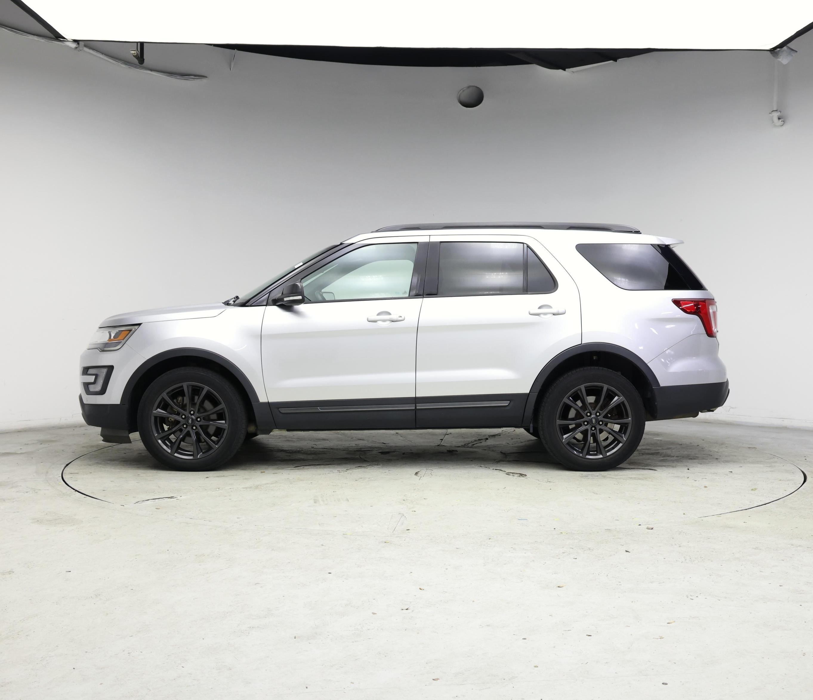 Thumbnail: 2017 Ford Explorer - 3