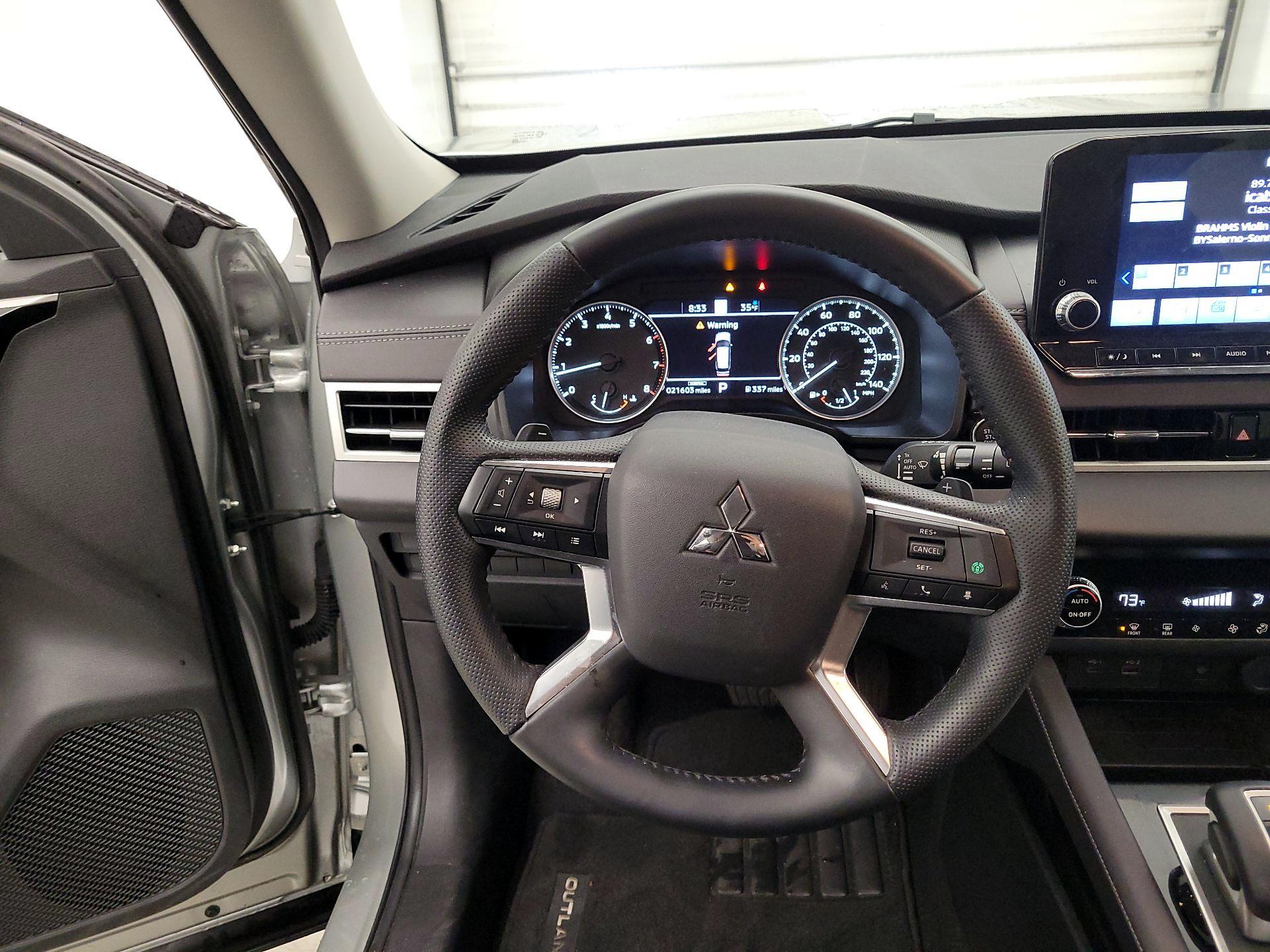 Thumbnail: 2024 Mitsubishi Outlander - 10