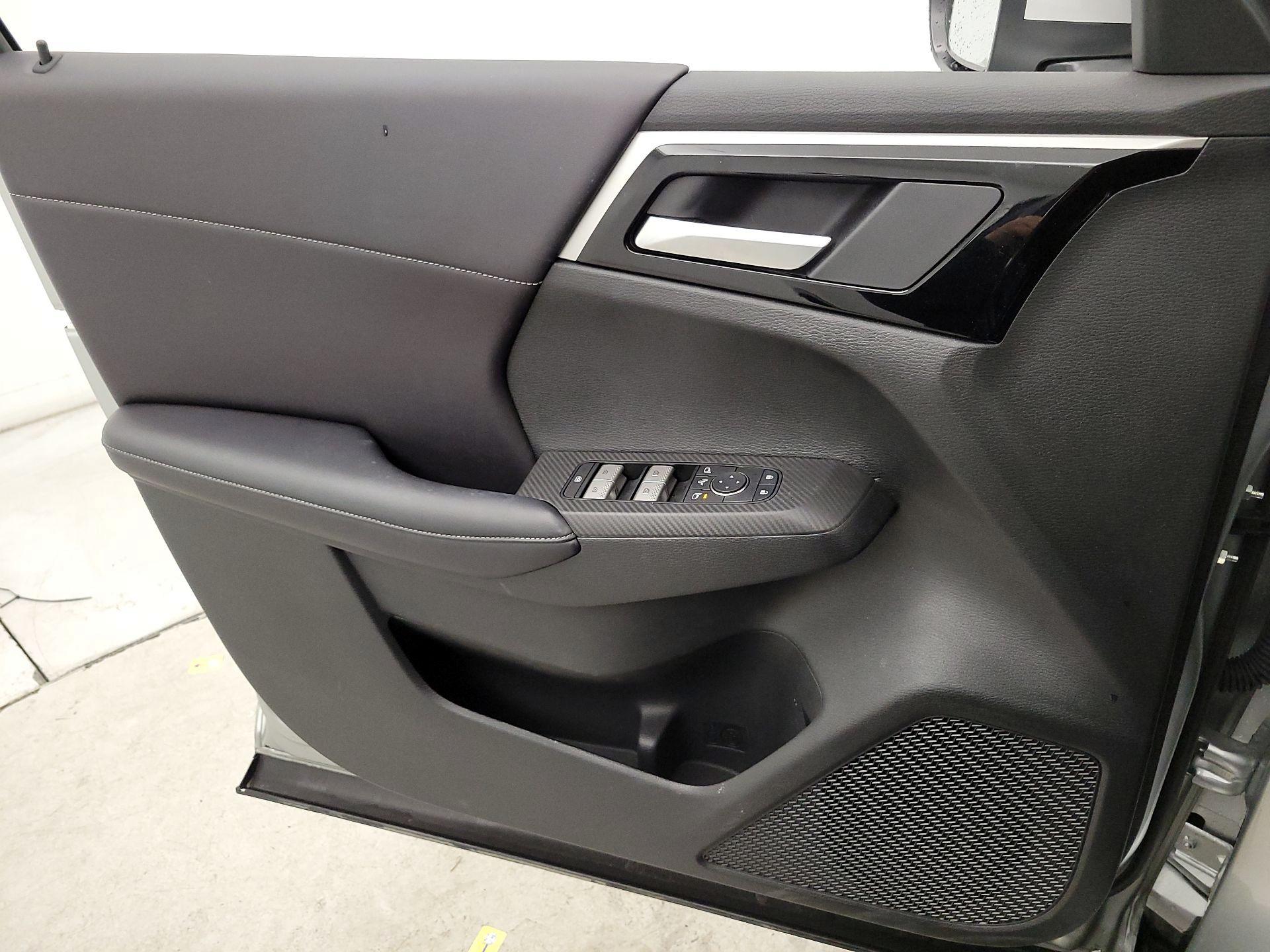 Thumbnail: 2024 Mitsubishi Outlander - 12