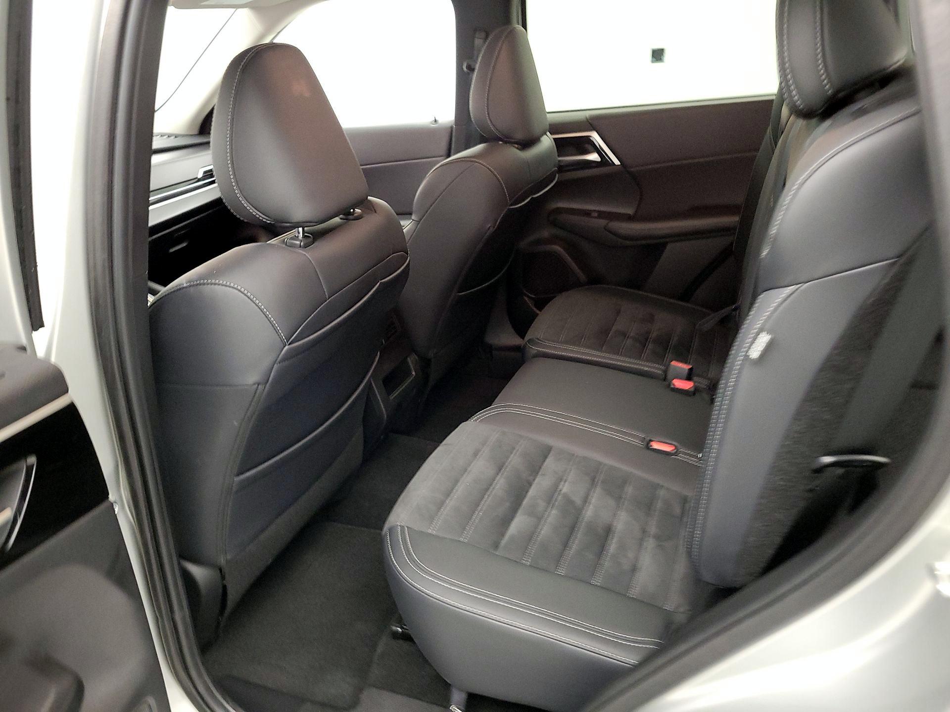 Thumbnail: 2024 Mitsubishi Outlander - 19