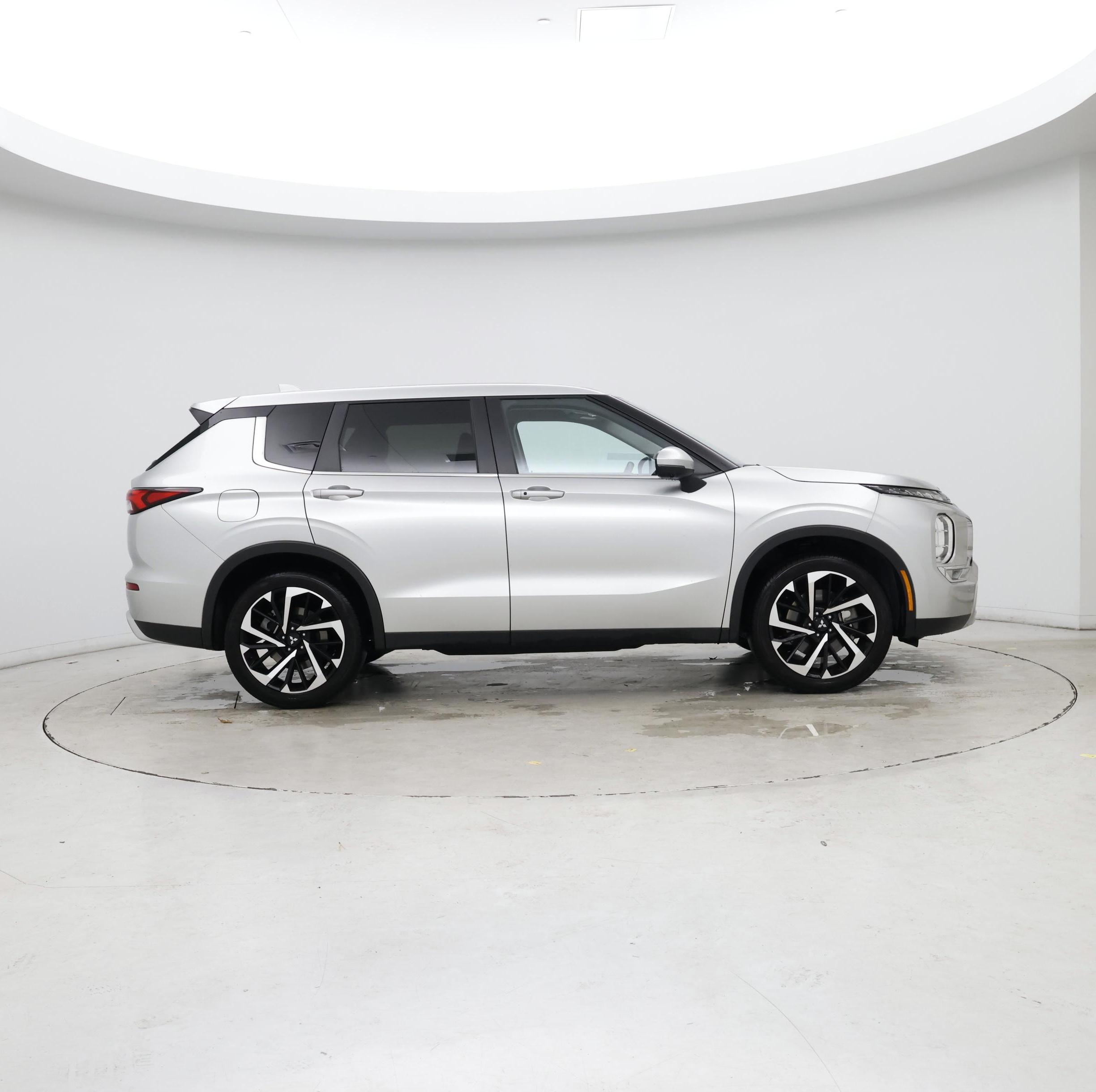 Thumbnail: 2024 Mitsubishi Outlander - 7