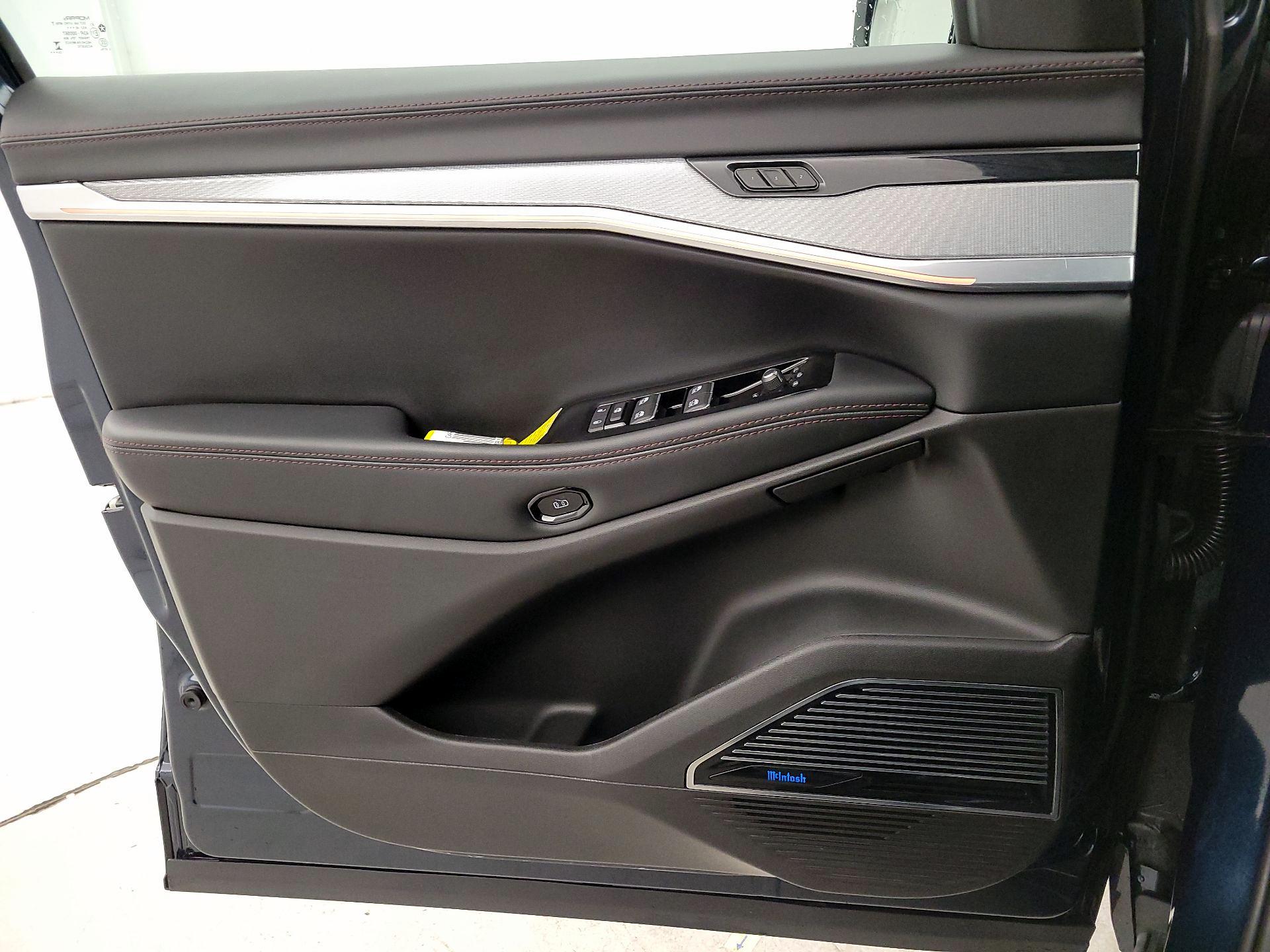 Thumbnail: 2024 Jeep Wagoneer S - 12