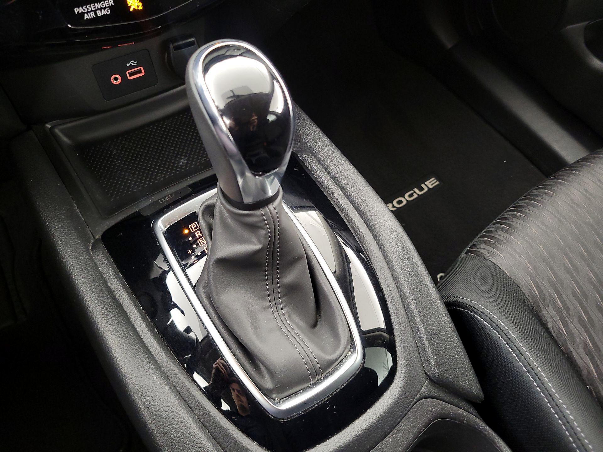 Thumbnail: 2018 Nissan Rogue - 17