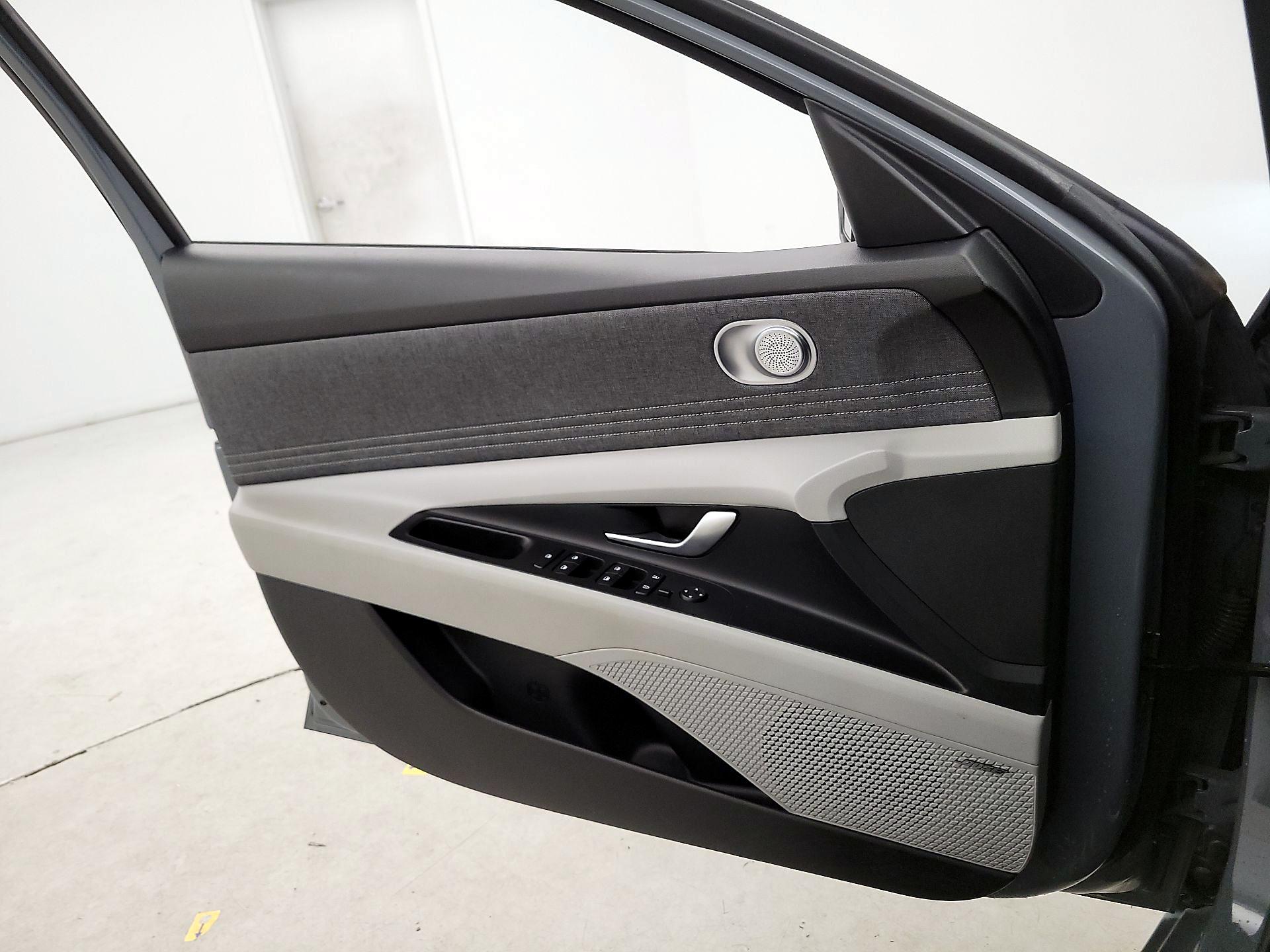 Thumbnail: 2022 Hyundai Elantra - 12