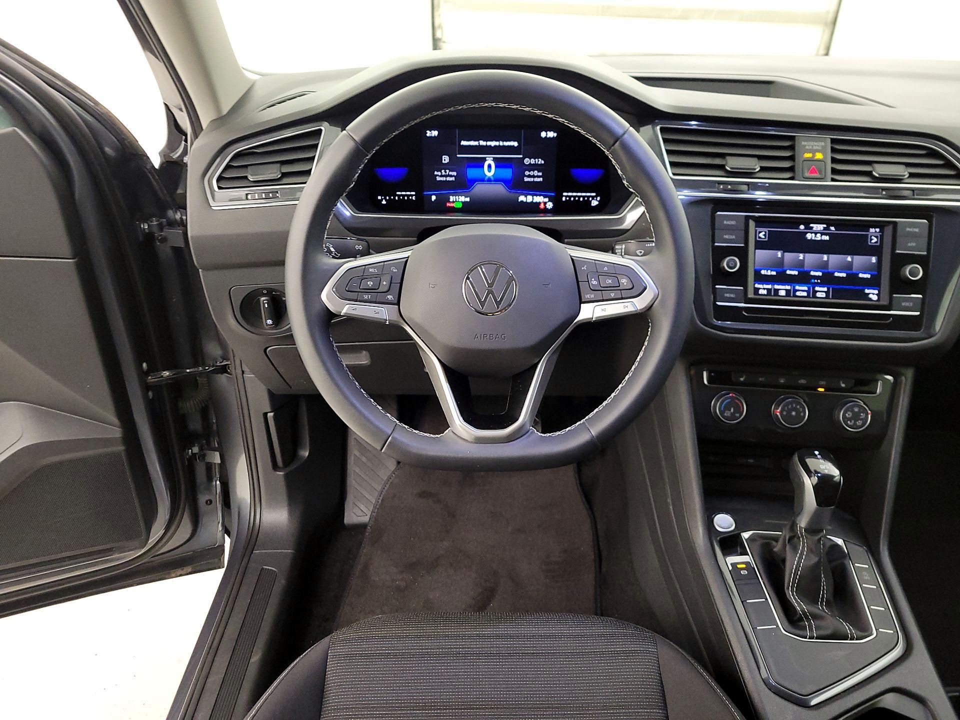 Thumbnail: 2023 Volkswagen Tiguan - 10